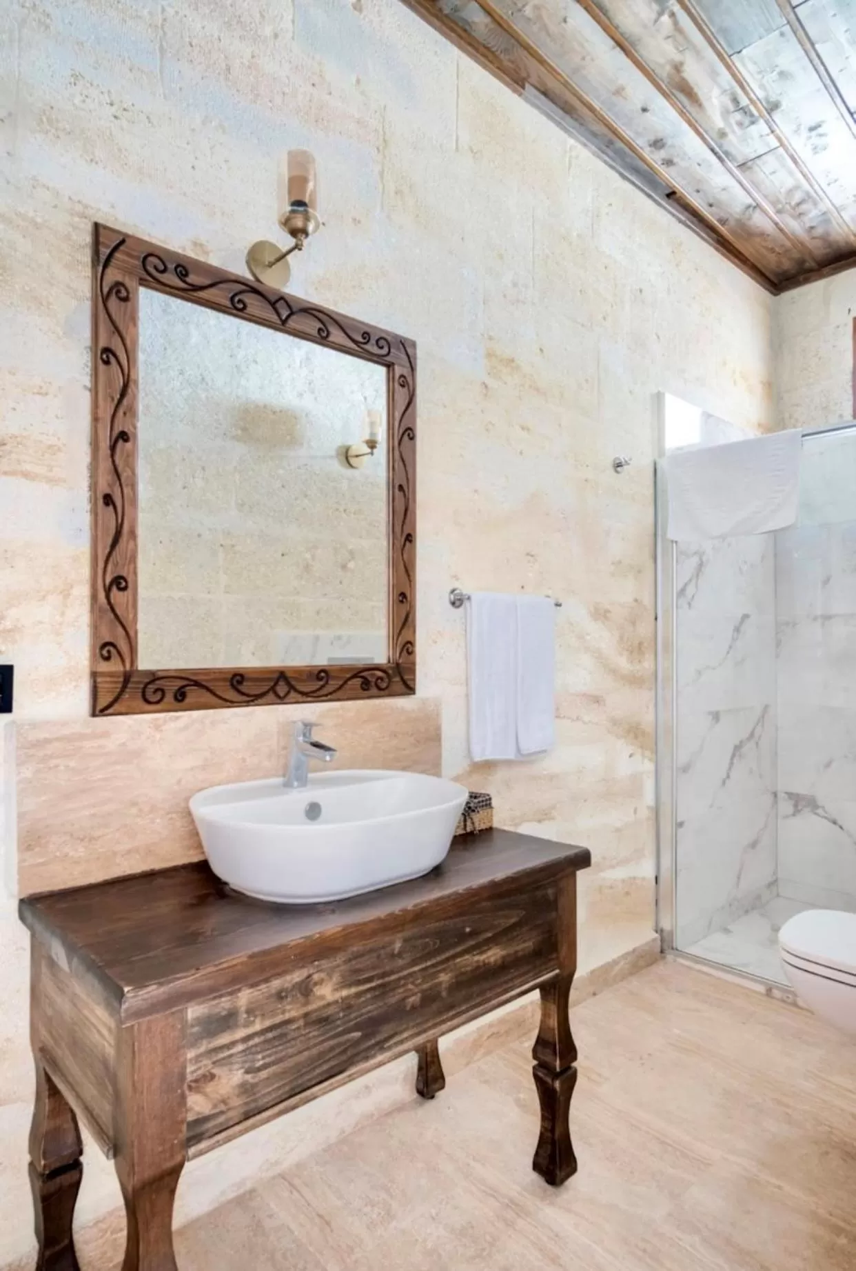 Shower in Uzay Cave Suite Hotel