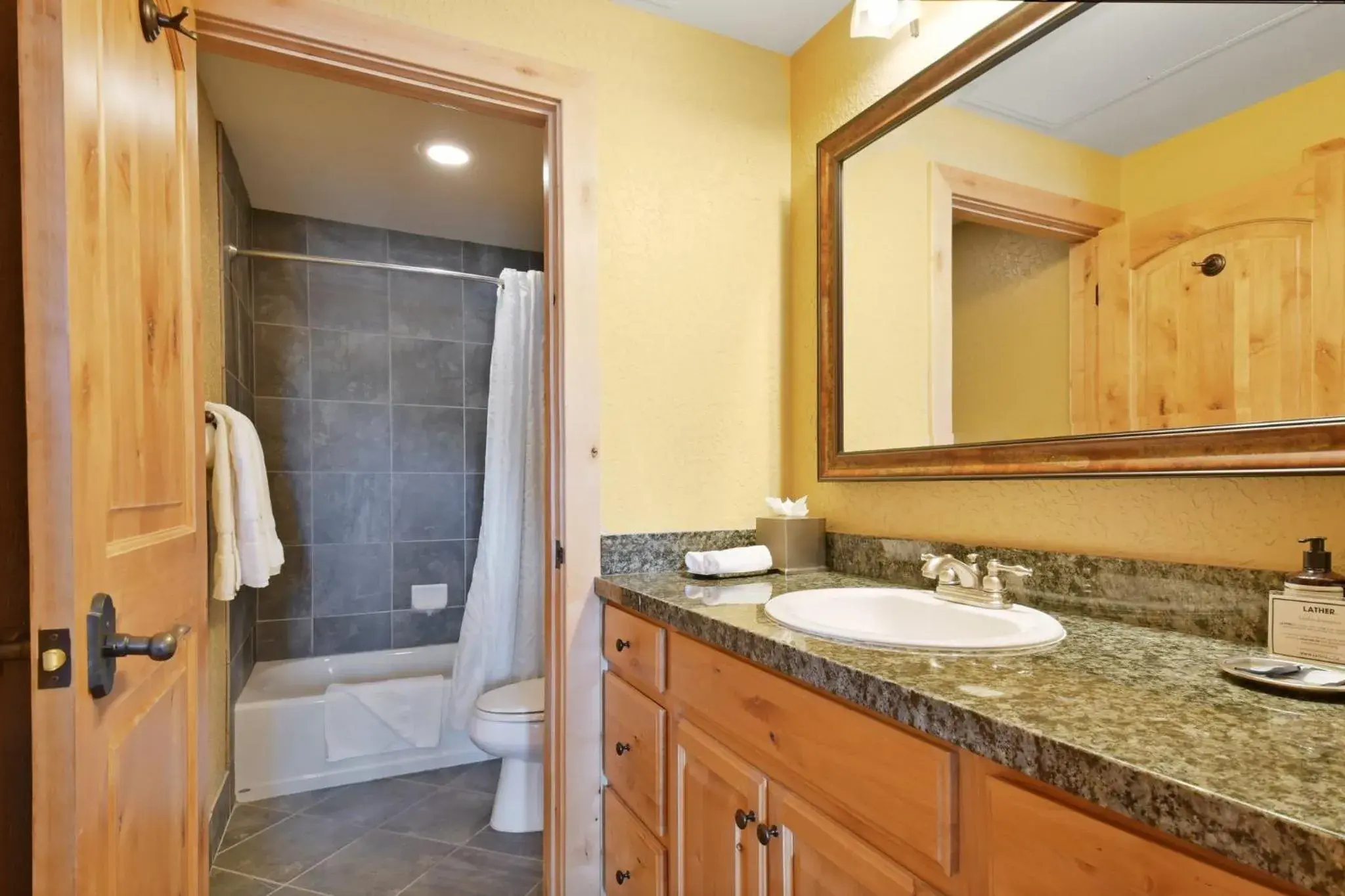 Bathroom in Red Roof Inn & Suites Galloway