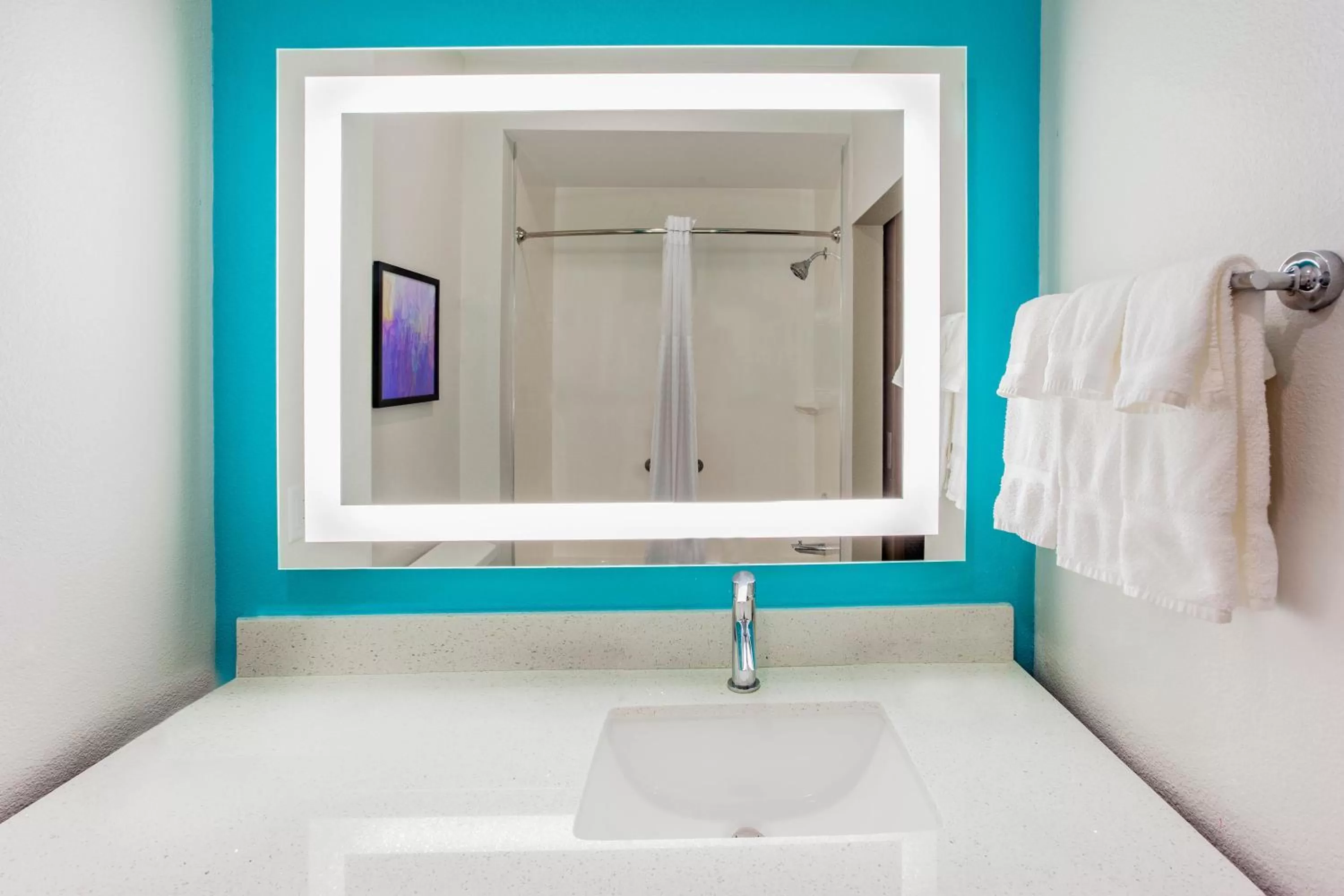 1 King Bed, Deluxe Mobility/Hearing Accessible Room, Roll-In Shower, Non-Smoking in La Quinta by Wyndham San Antonio Alamo City