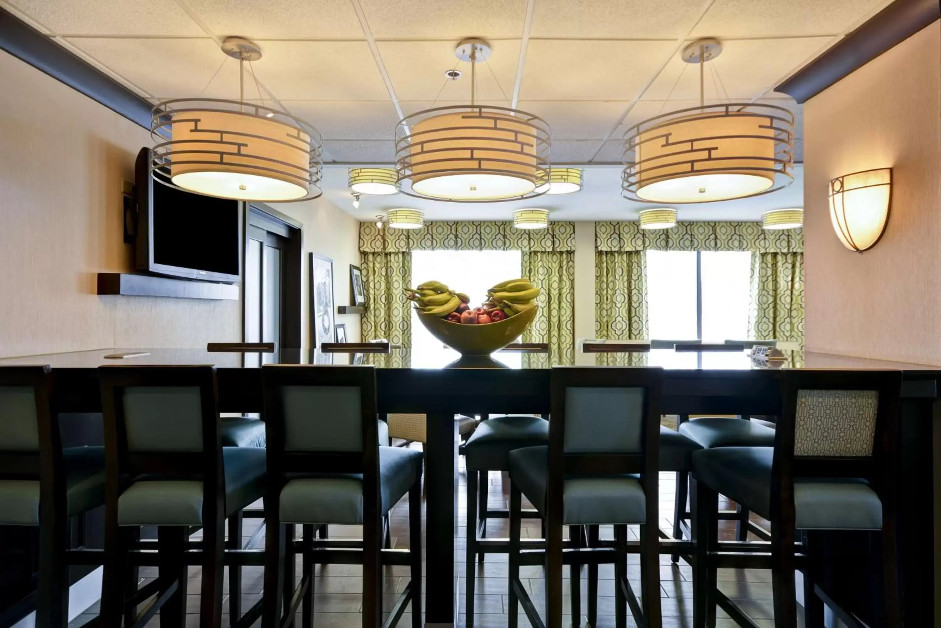 Lobby or reception, Lounge/Bar in Hampton Inn Detroit Northville