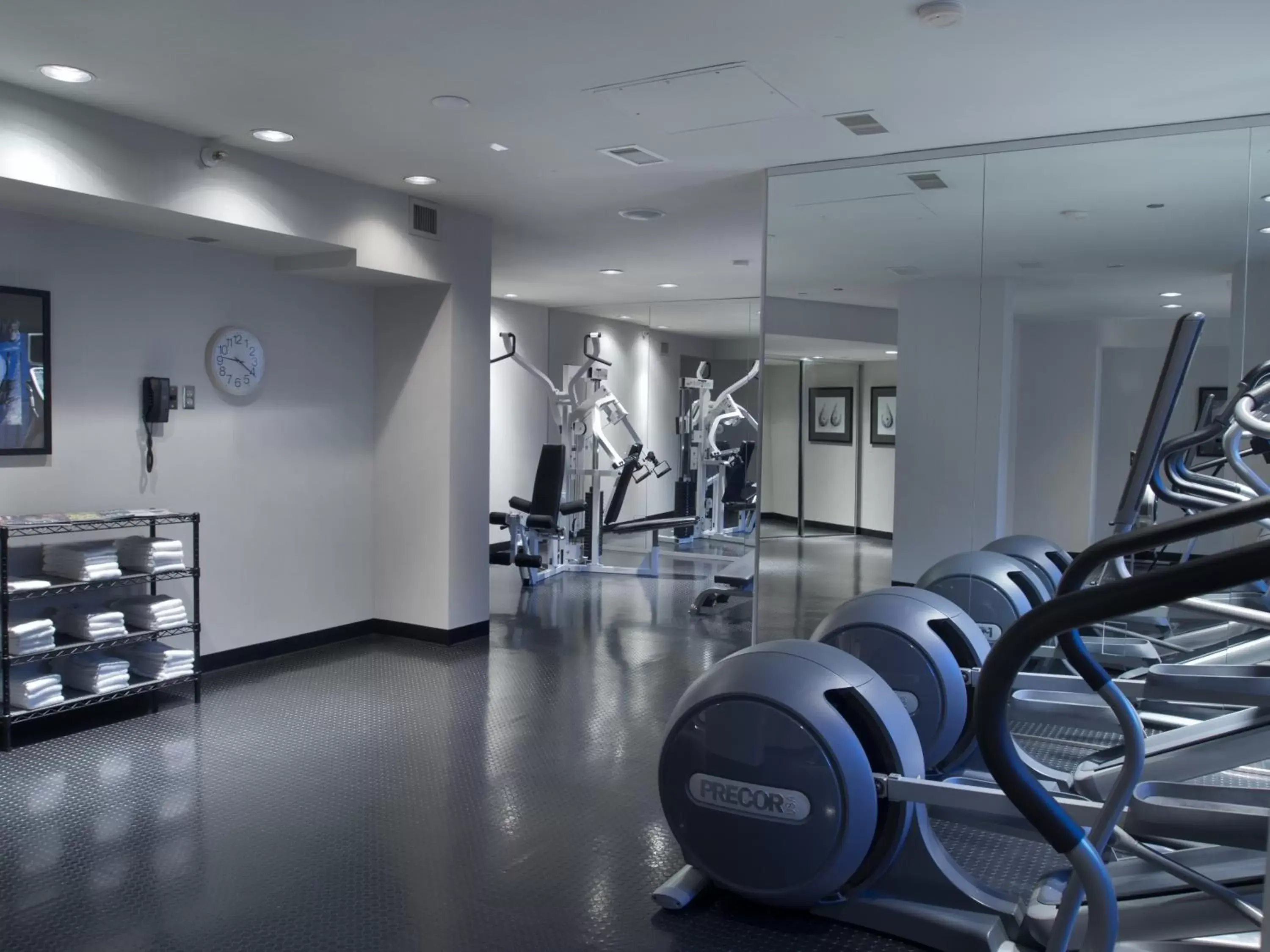 Fitness centre/facilities in Hotel Murano Fitness centre/facilities in Hotel Murano