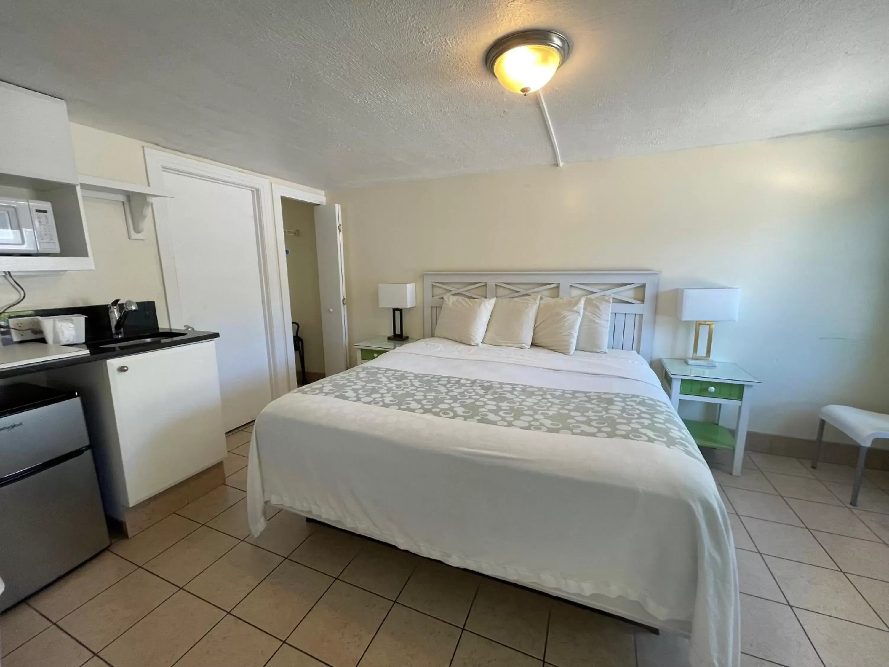 Bed in Magic Beach Motel - Vilano Beach, Saint Augustine Bed in Magic Beach Motel - Vilano Beach, Saint Augustine