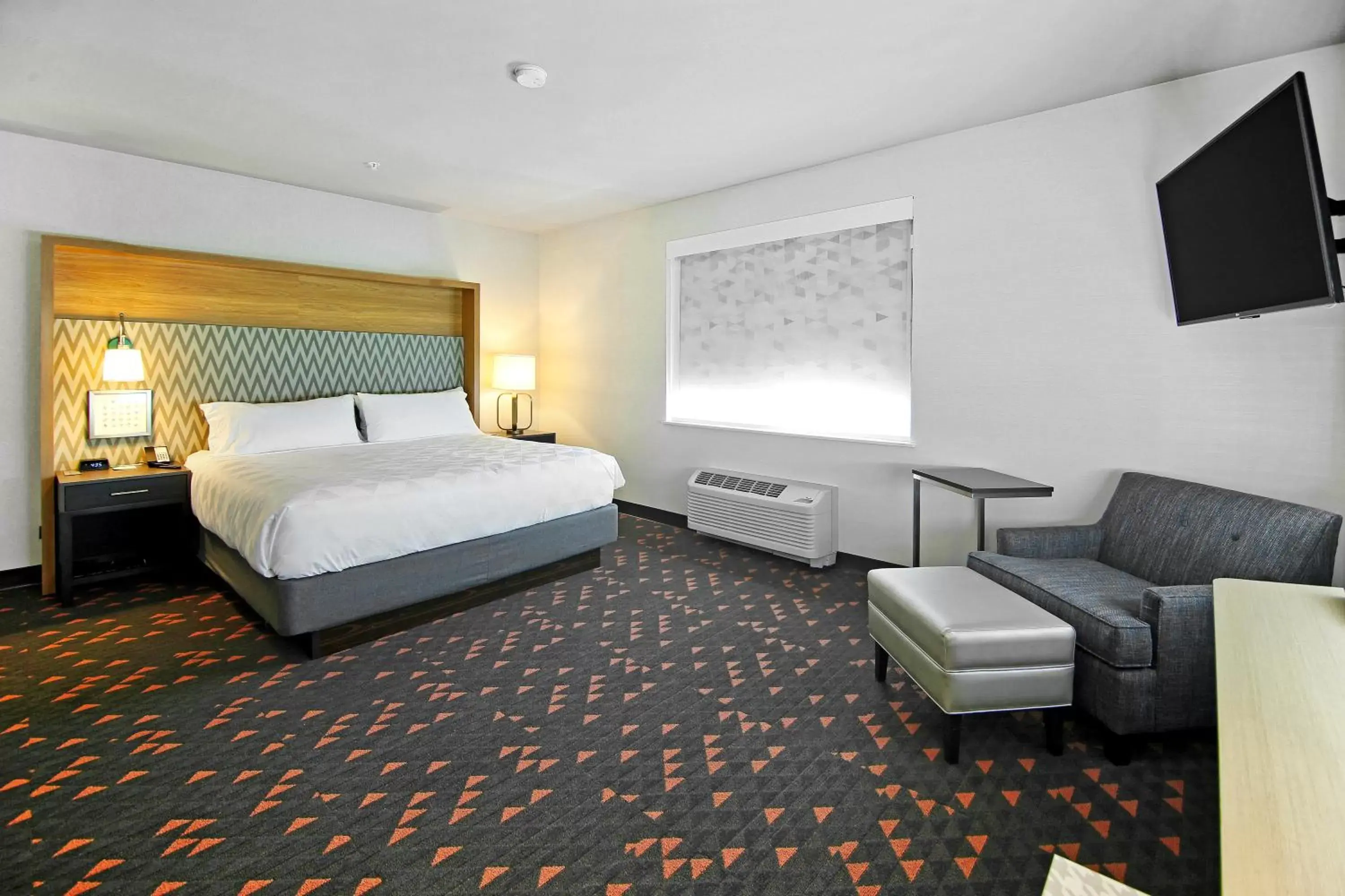 Photo of the whole room, Bed in Holiday Inn Hotel & Suites - Calgary Airport North, an IHG Hotel