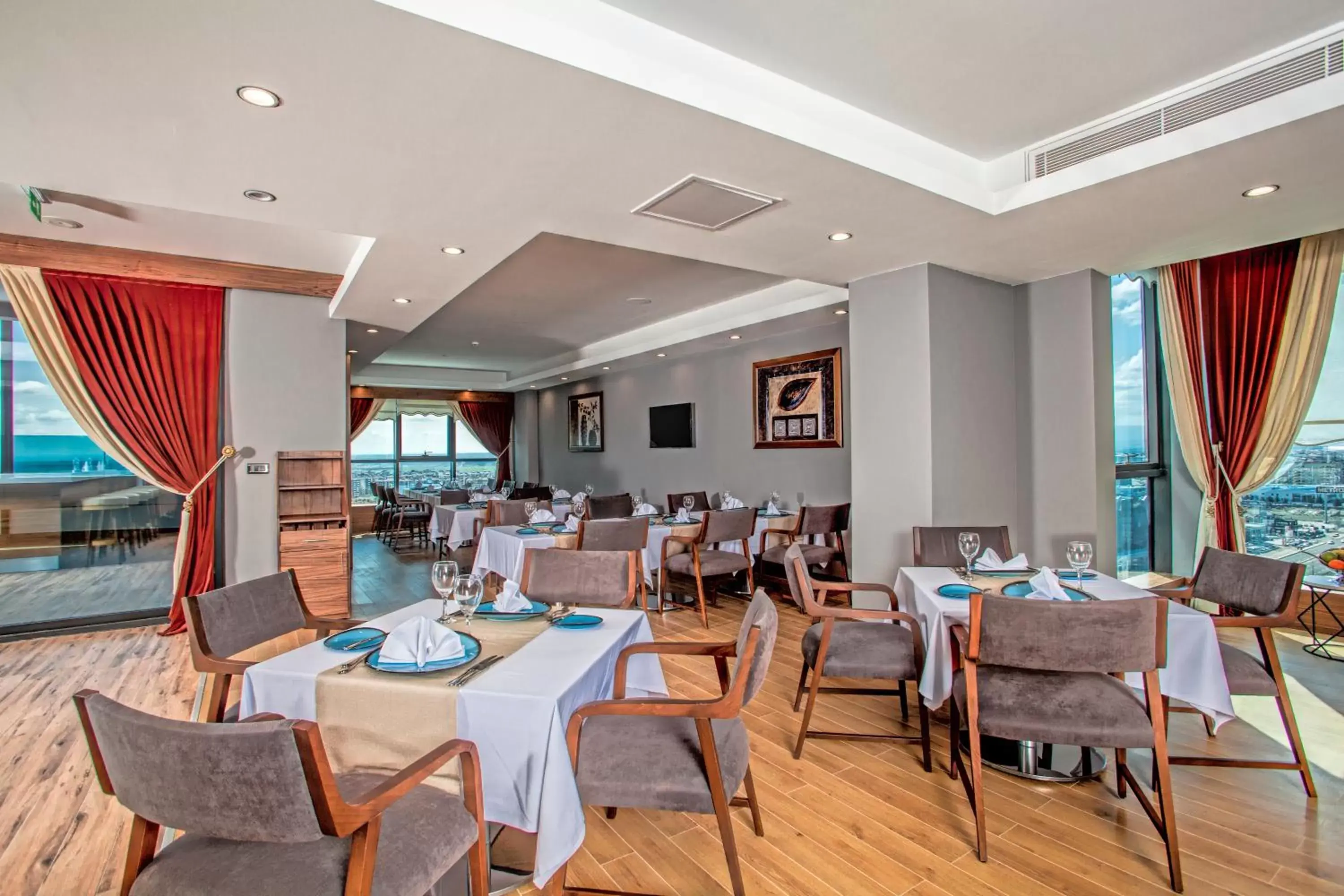 Lounge or bar, Restaurant/Places to Eat in Radisson Blu Hotel, Diyarbakir