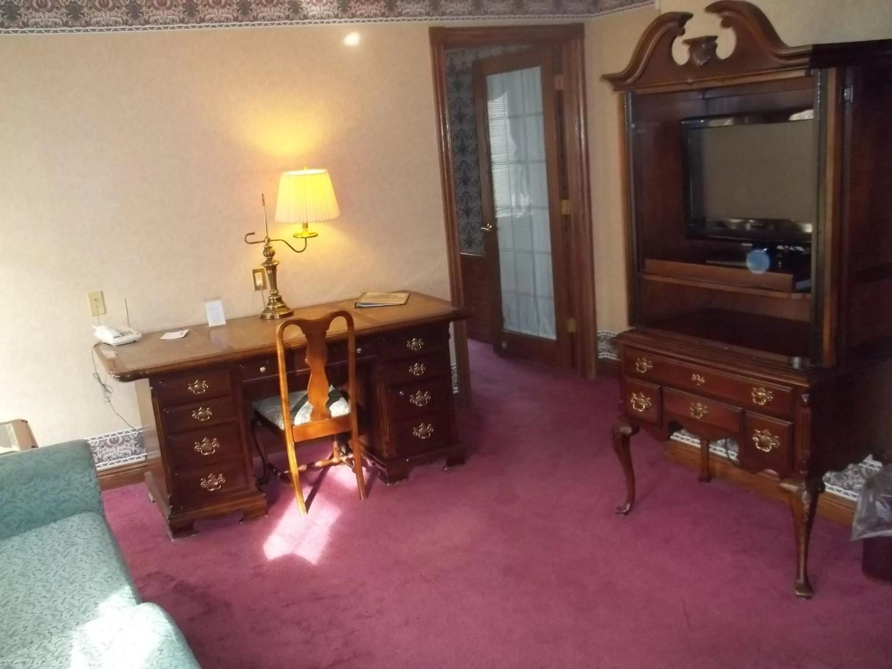 Living room in The Hotel Ojibway, Trademark Collection by Wyndham