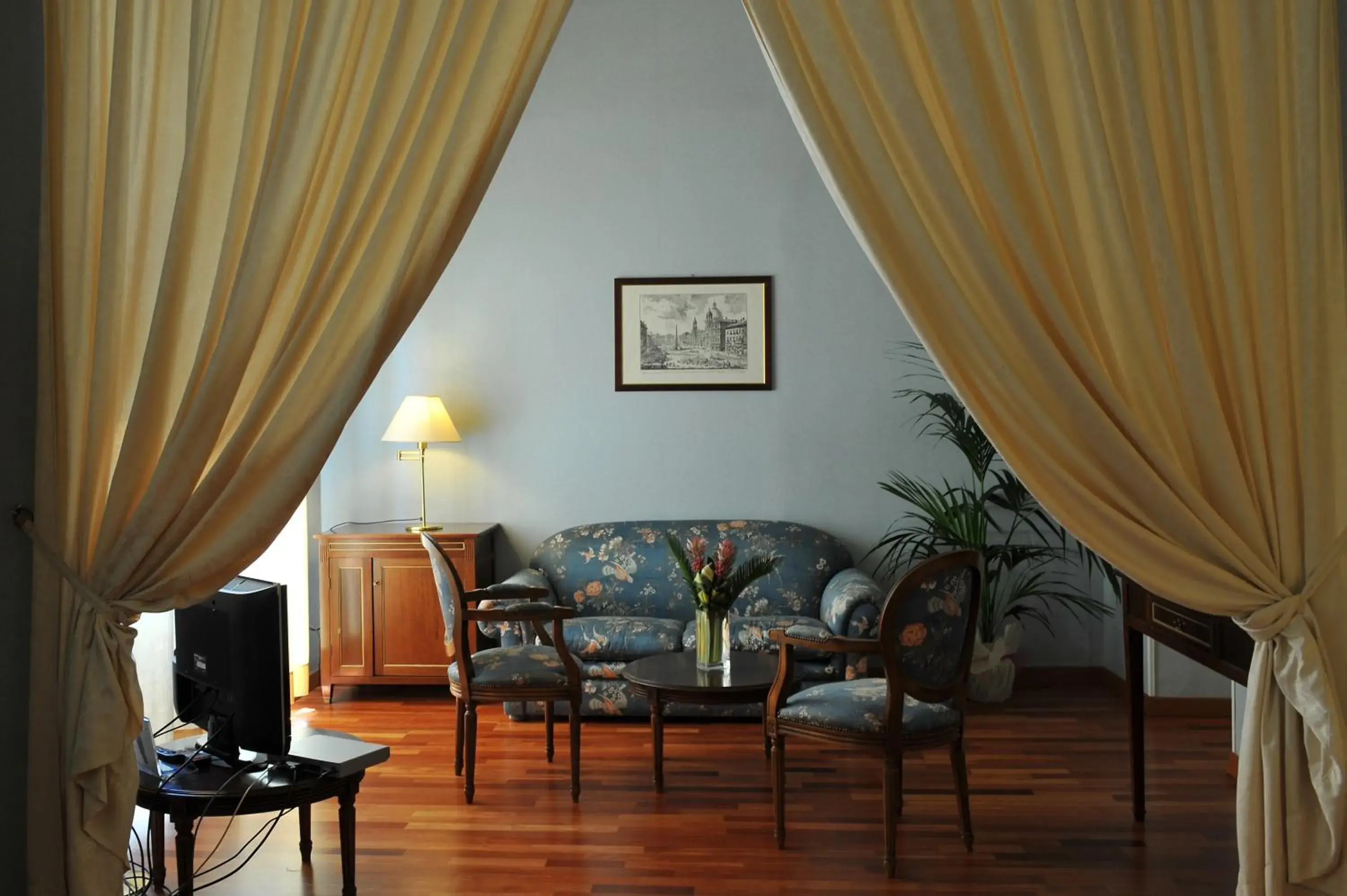 Communal lounge/ TV room, Seating Area in Grande Albergo Quattro Stagioni