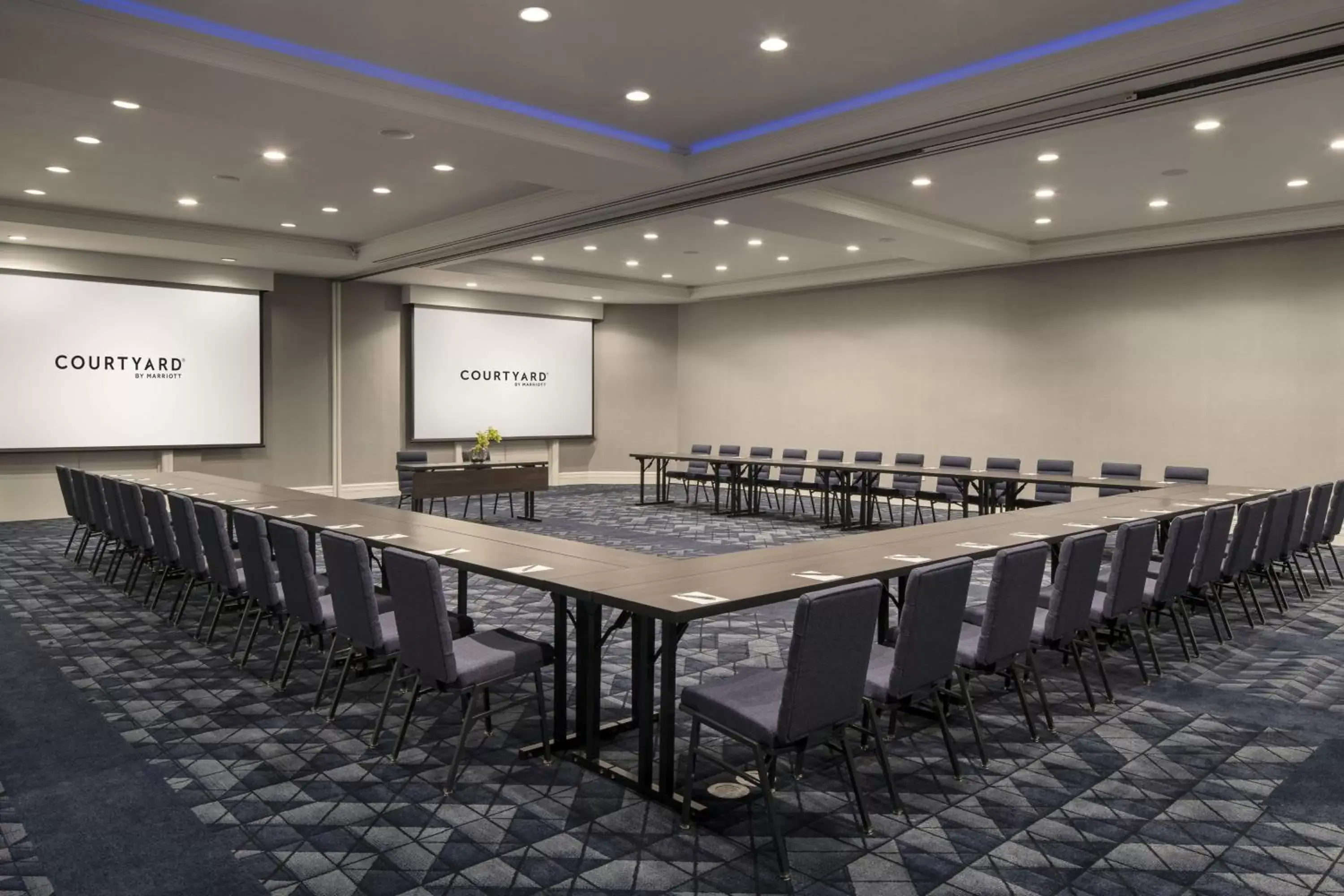Meeting/conference room in Courtyard by Marriott Long Beach Downtown