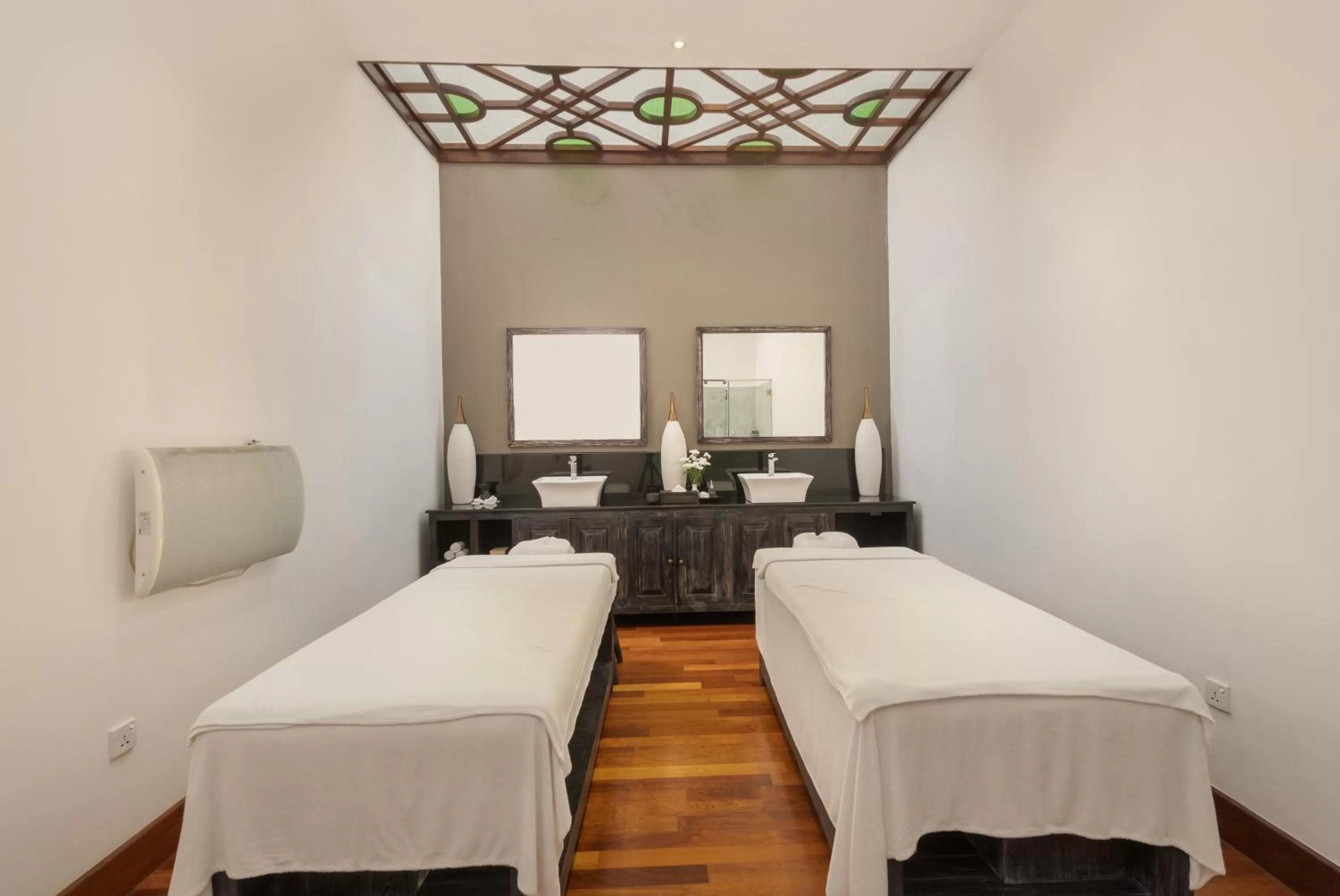 Spa and wellness centre/facilities, Bed in The Grand Hotel - Heritage Grand