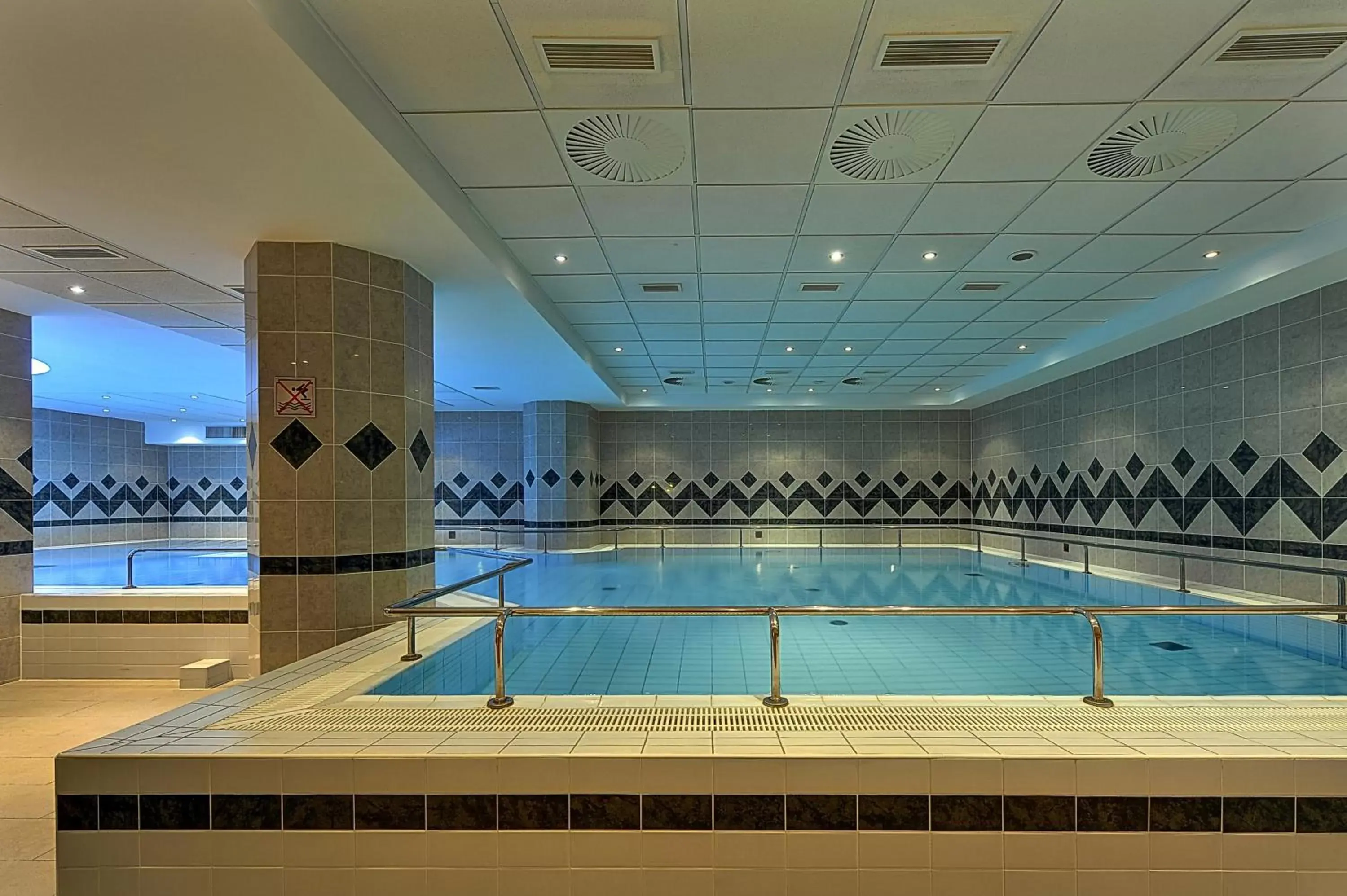 Swimming Pool in Hotel Radium Palace