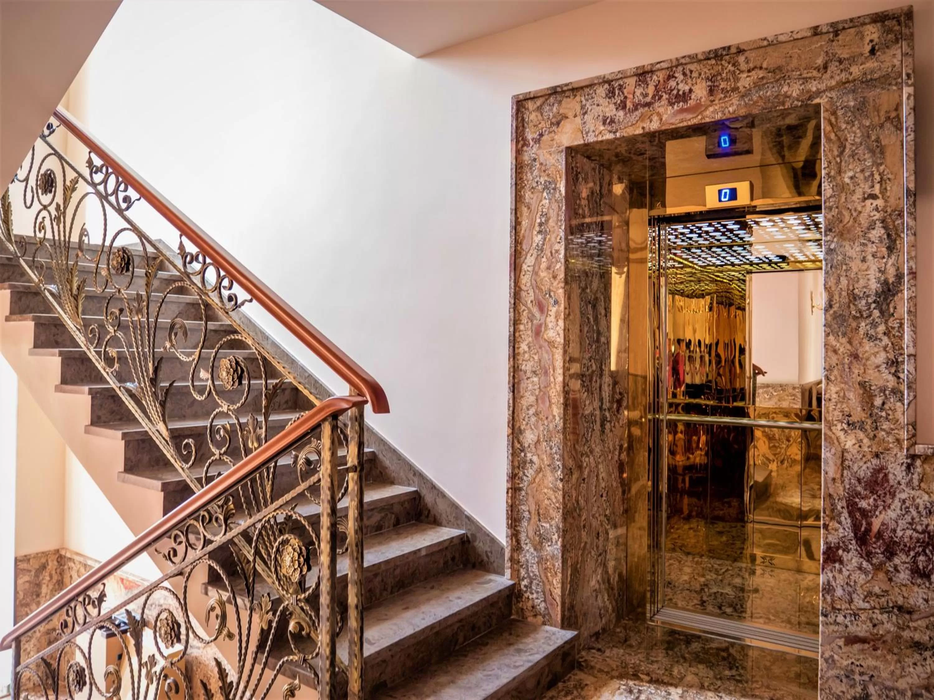 elevator in Hotel Boka