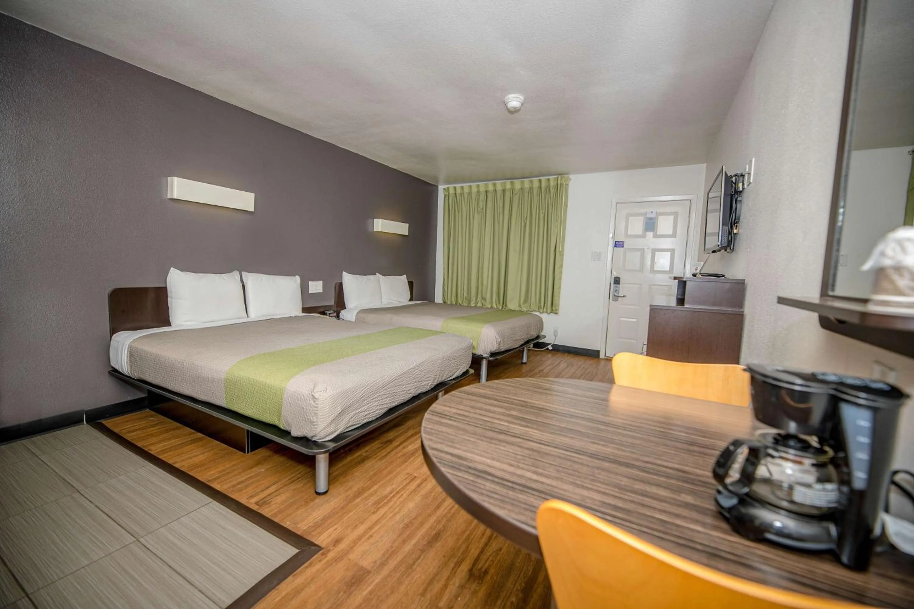 Photo of the whole room, Bed in Studio 6-Tyler, TX