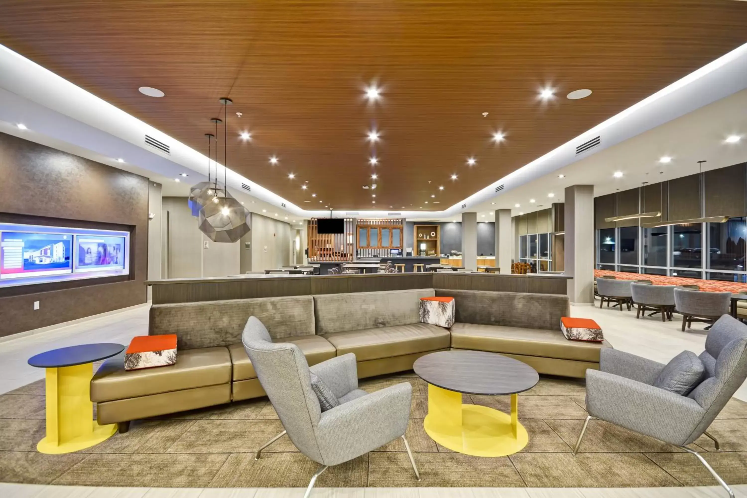 Lobby or reception, Lounge/Bar in SpringHill Suites by Marriott Cincinnati Blue Ash