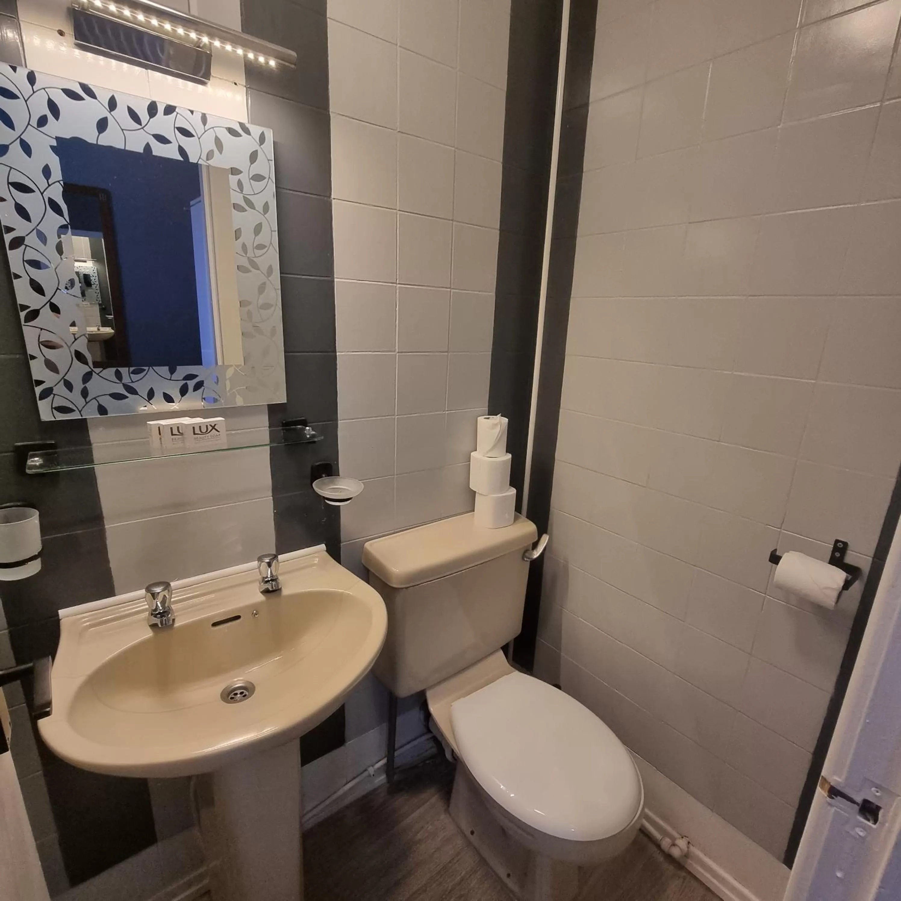 Palm Beach Hotel by the Sea