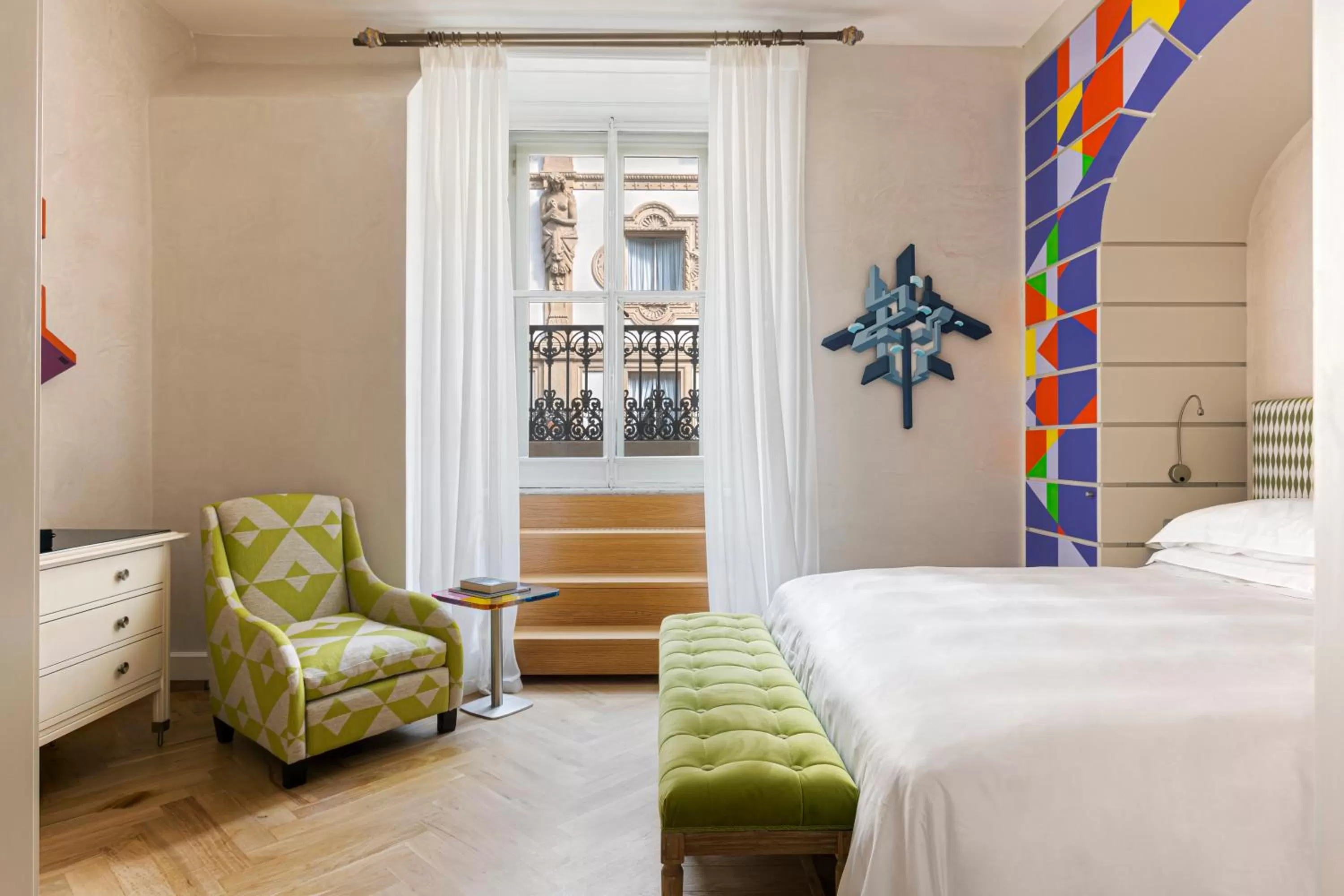 Landmark view, Bed in Galleria Vik Milano - Townhouse Galleria - Small Luxury Hotels of the World