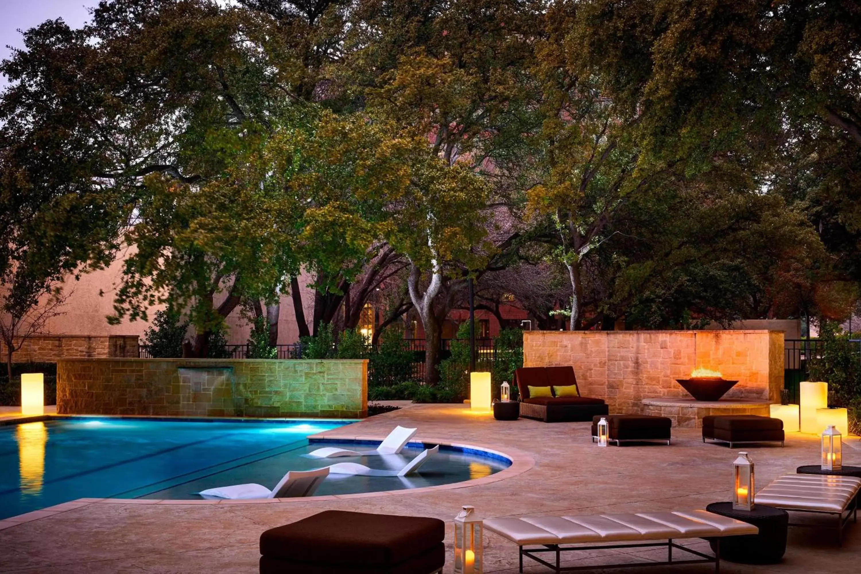 Swimming Pool in Dallas-Addison Marriott Quorum by the Galleria