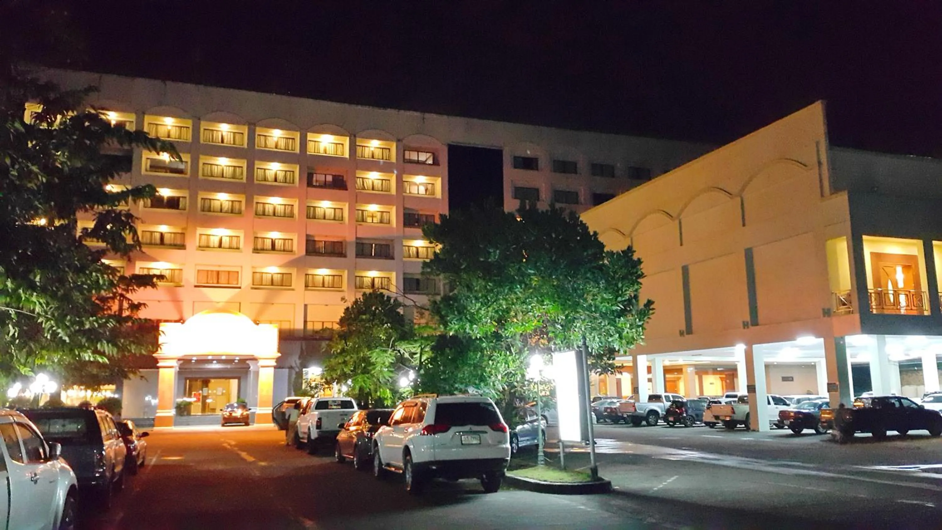 Facade/entrance in Grand Park Hotel