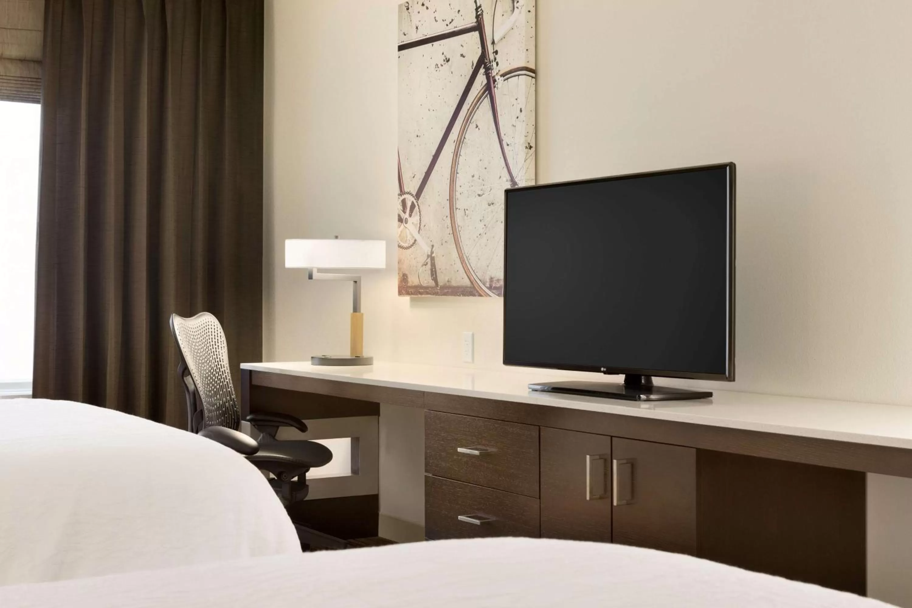 Bedroom, Bed in Hilton Garden Inn Downtown Birmingham