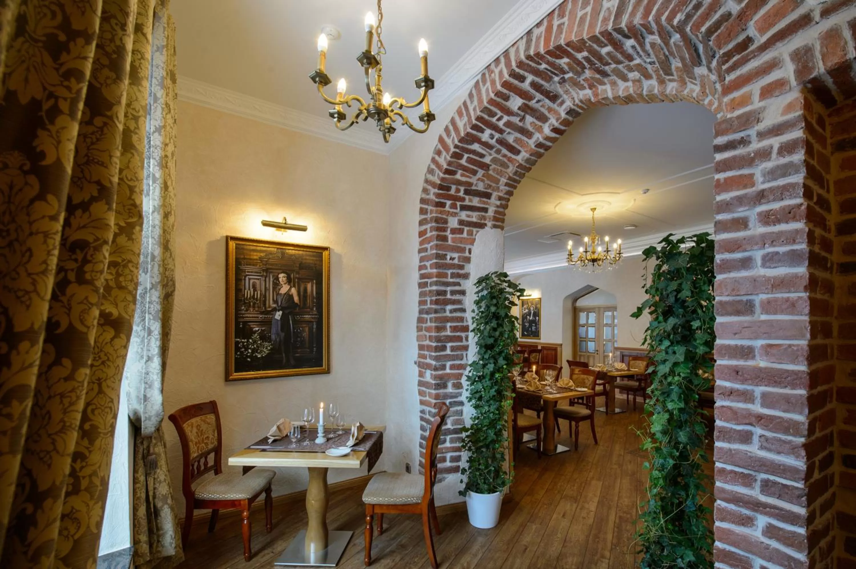 Restaurant/places to eat in Georgi Hotell