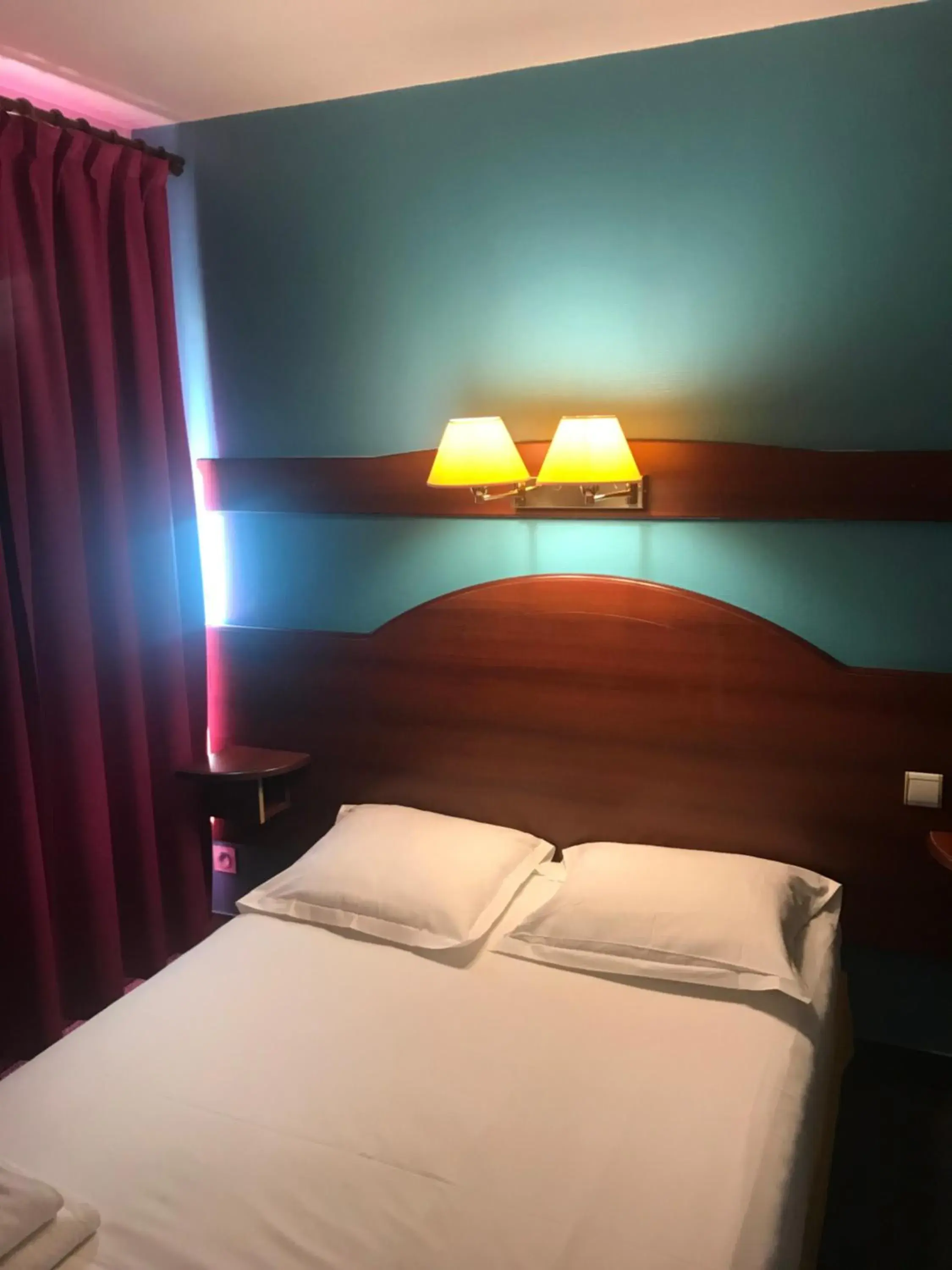 Bed in Hotel Couleurs Sud