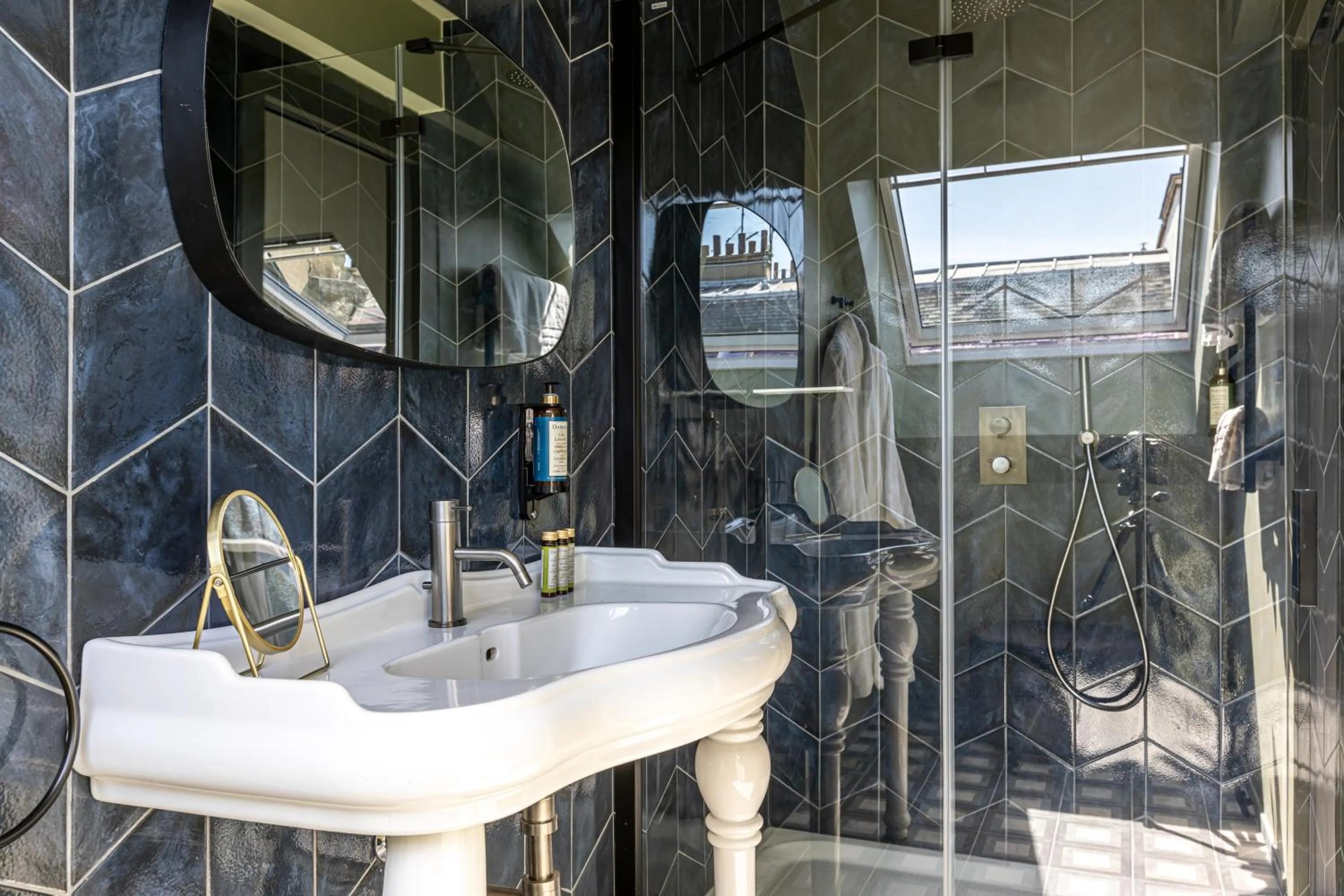 Bathroom in Hôtel Veryste & Spa Paris