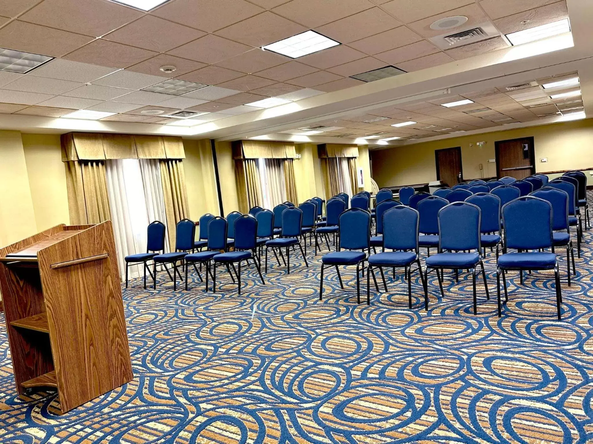 Meeting/conference room in Holiday Inn Express Hotel & Suites Barstow, an IHG Hotel