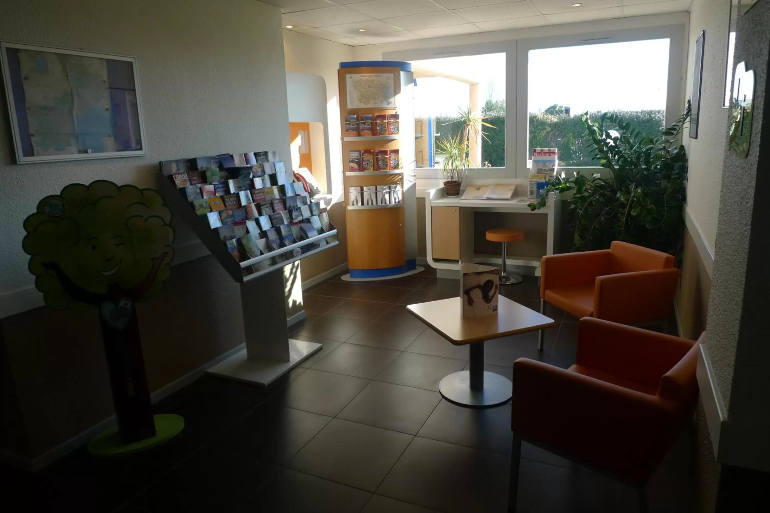 Lobby or reception in ibis budget Narbonne Sud A9/A61