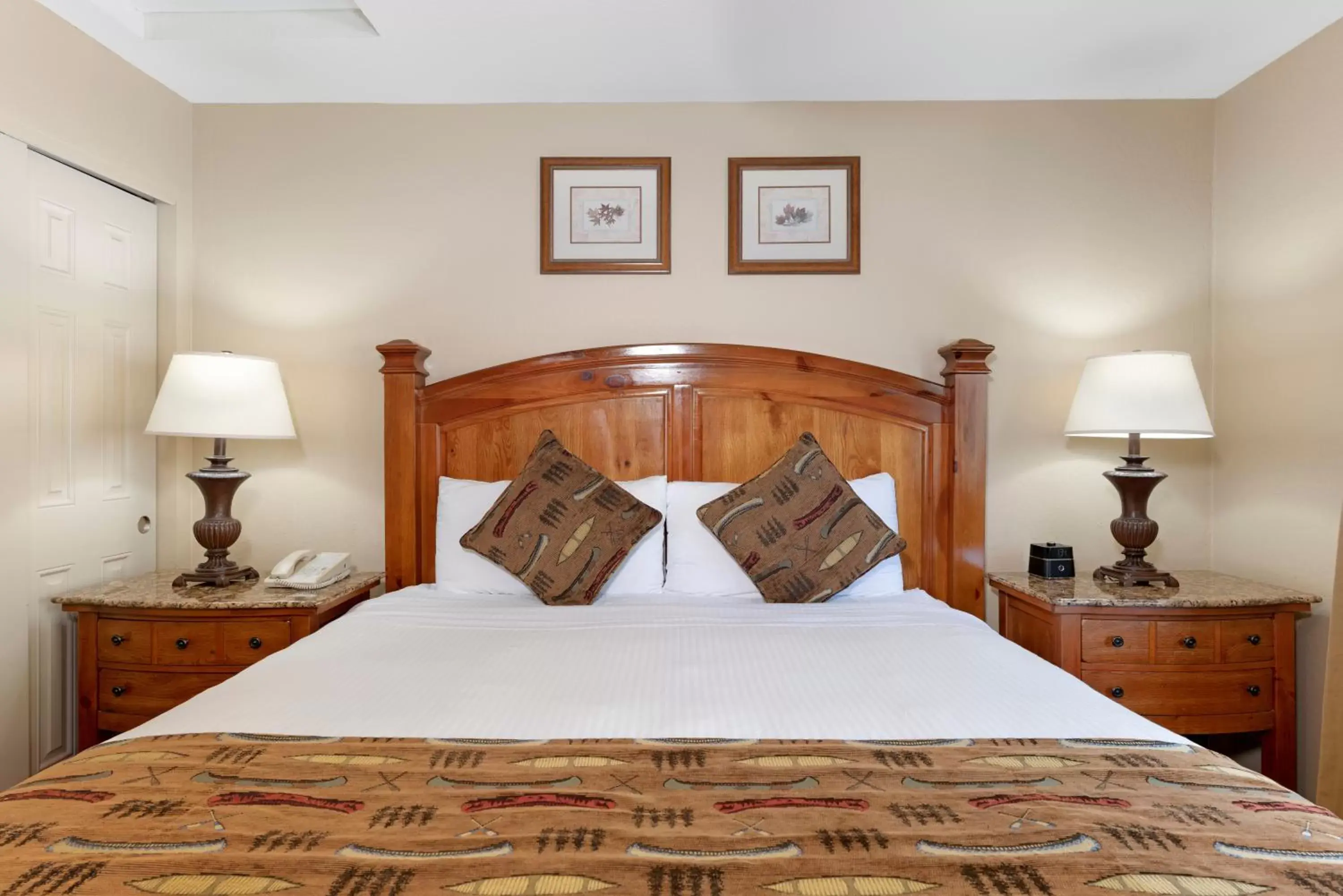Bedroom, Bed in Holiday Inn Club Vacations - Tahoe Ridge Resort, an IHG Hotel