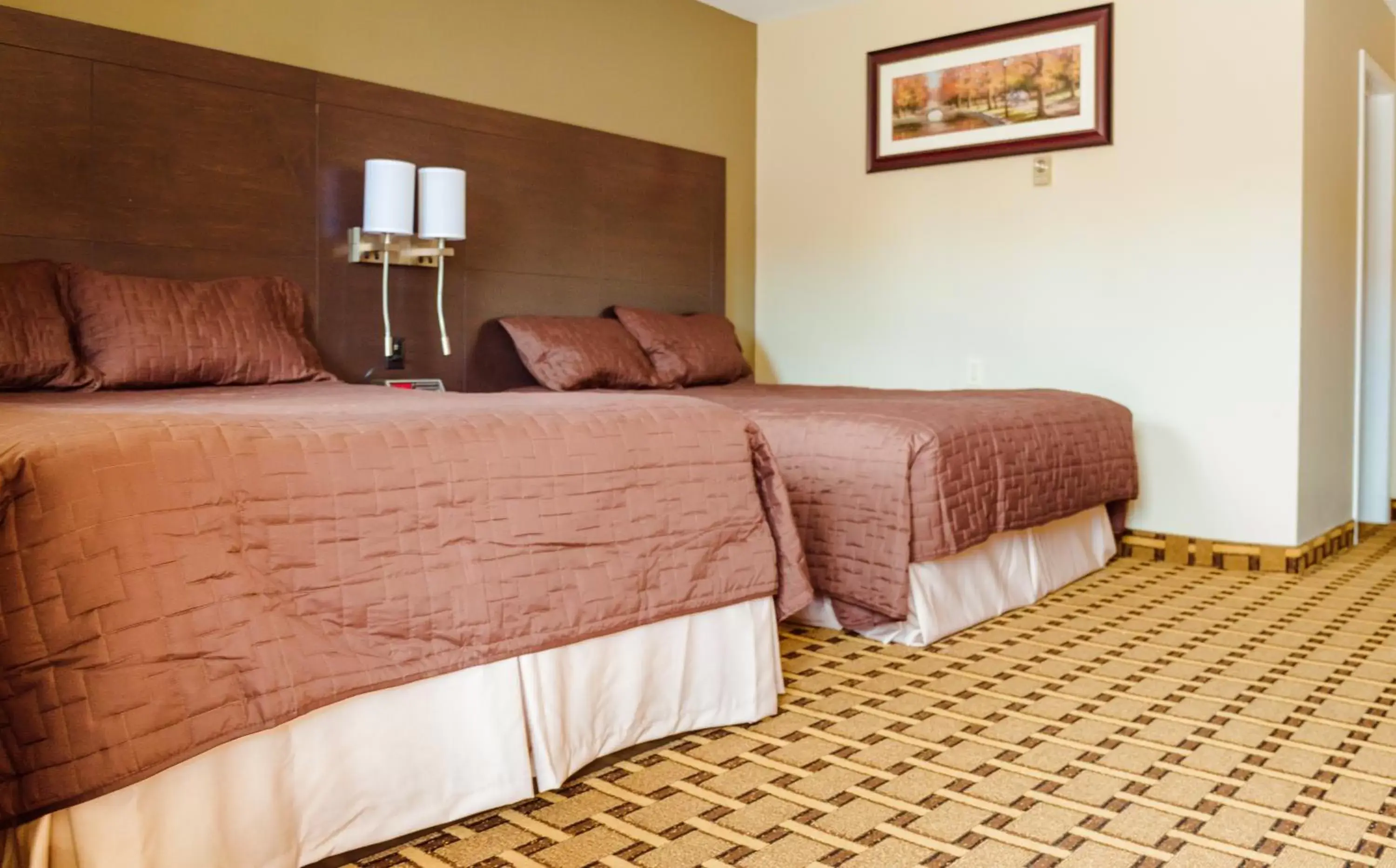 Photo of the whole room, Bed in Cedar Lodge Motel