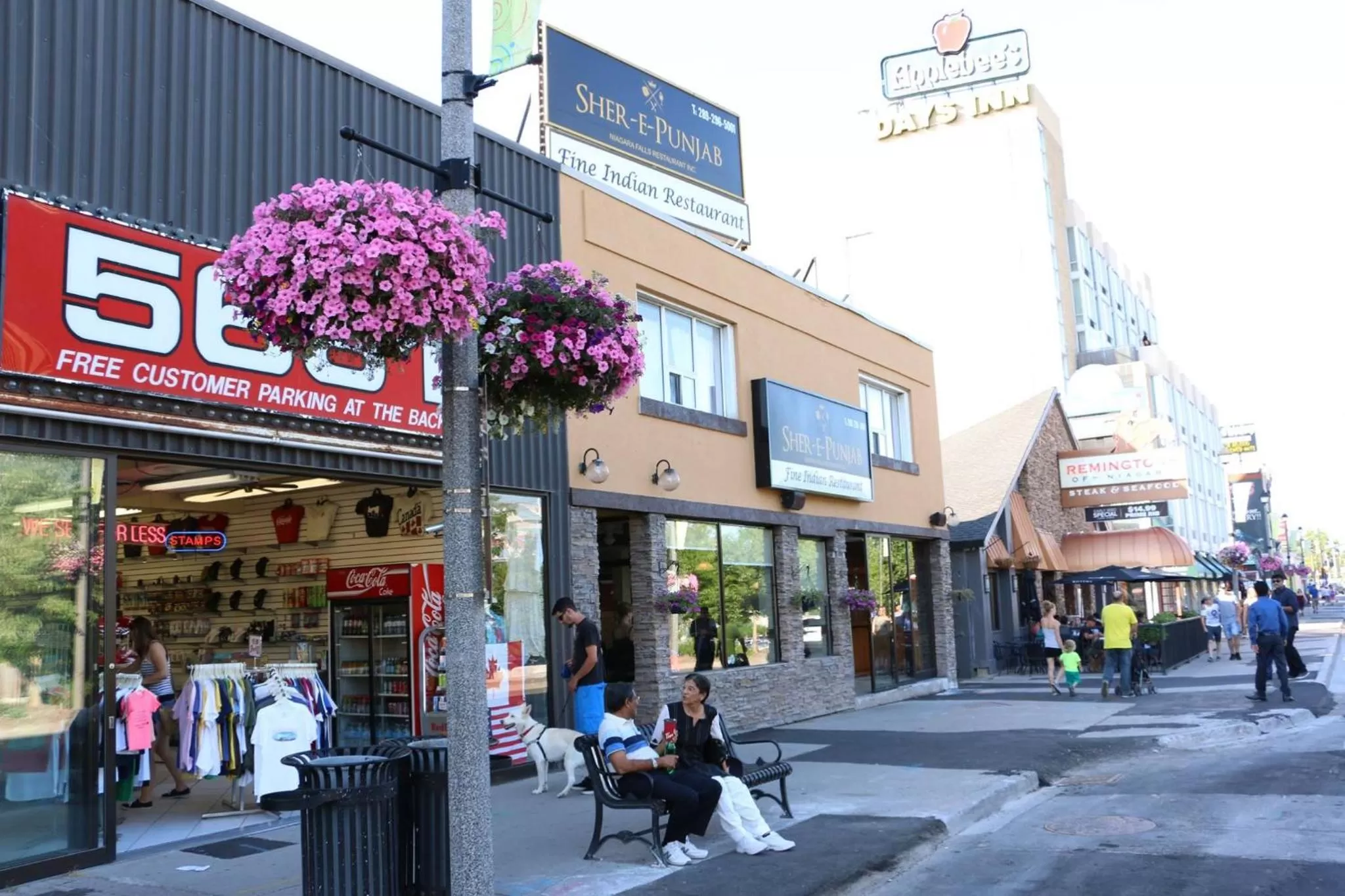 Restaurant/places to eat in The Falls Family Lodge