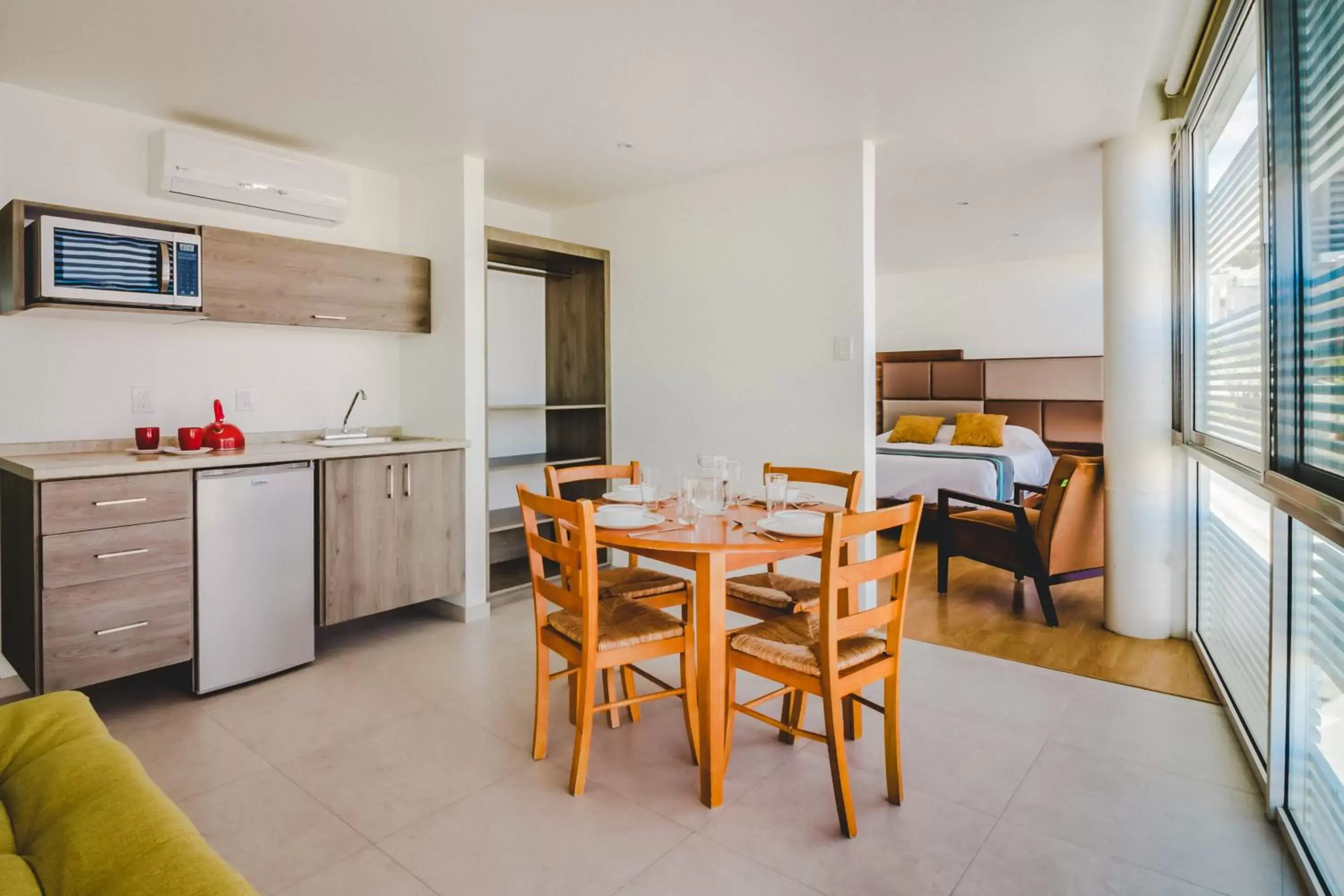 Dining Area in Millenium Plaza & Suites