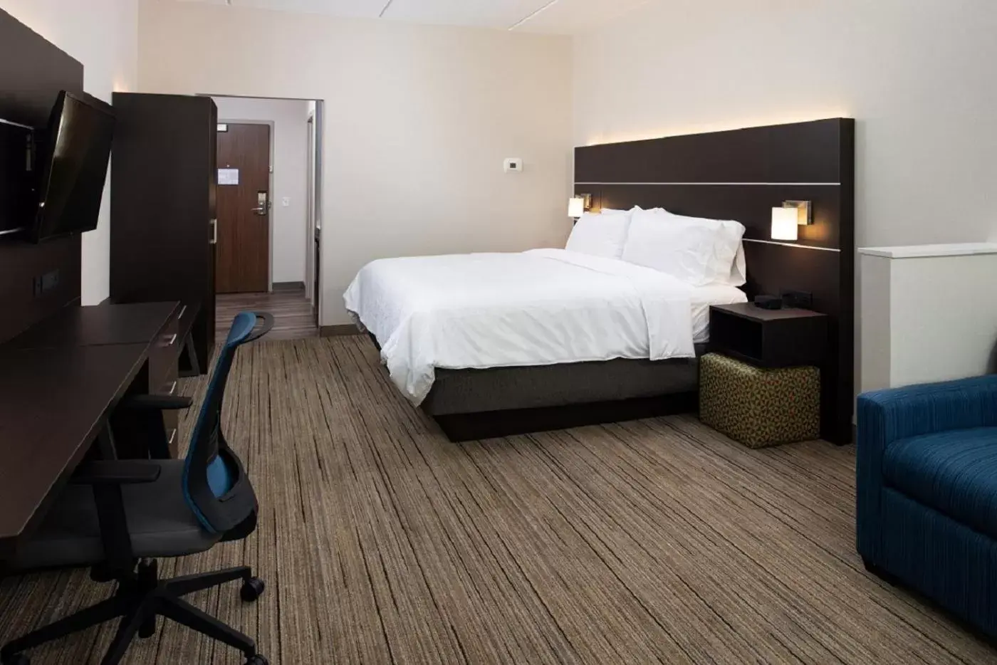 Bed in Holiday Inn Express & Suites - Romeoville - Joliet North, an IHG Hotel