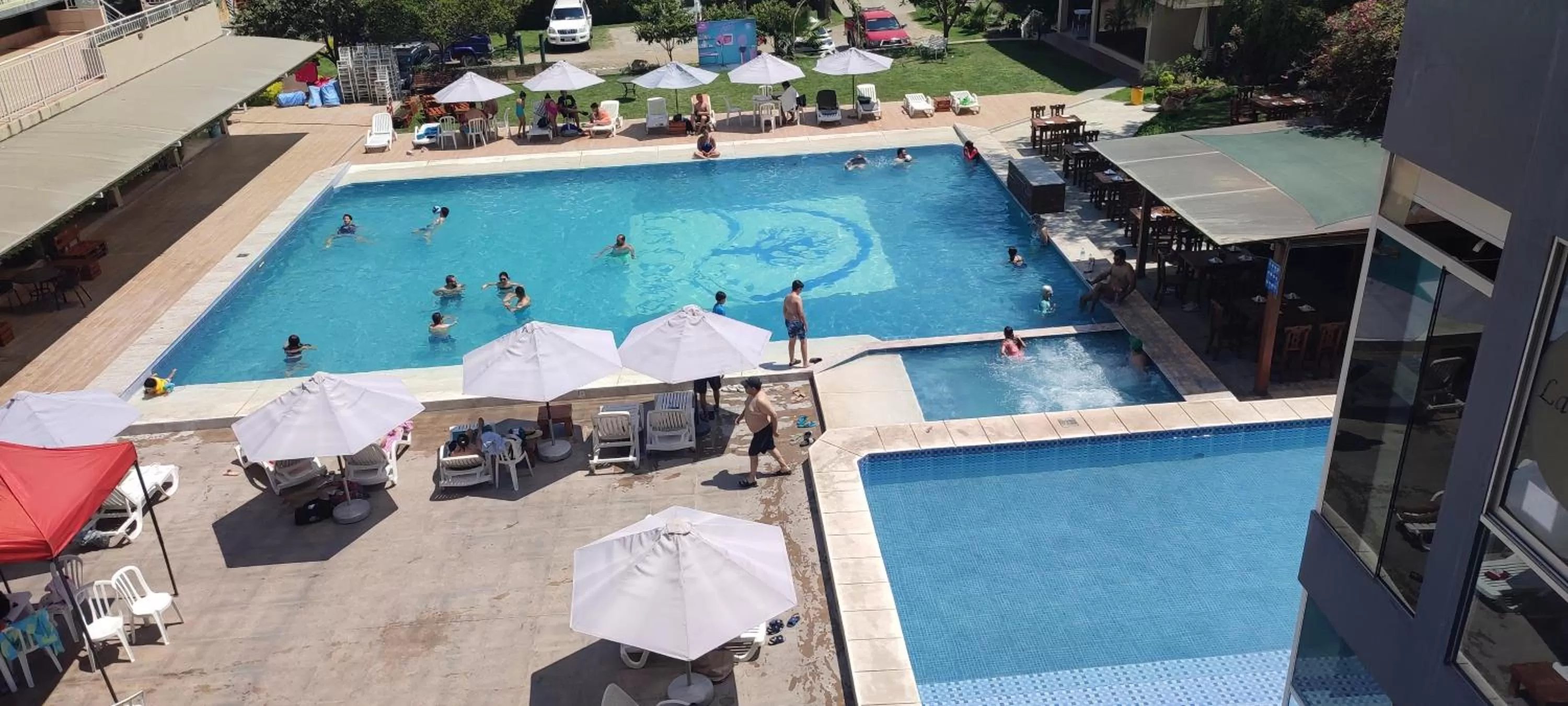 People in Hotel Los Ceibos