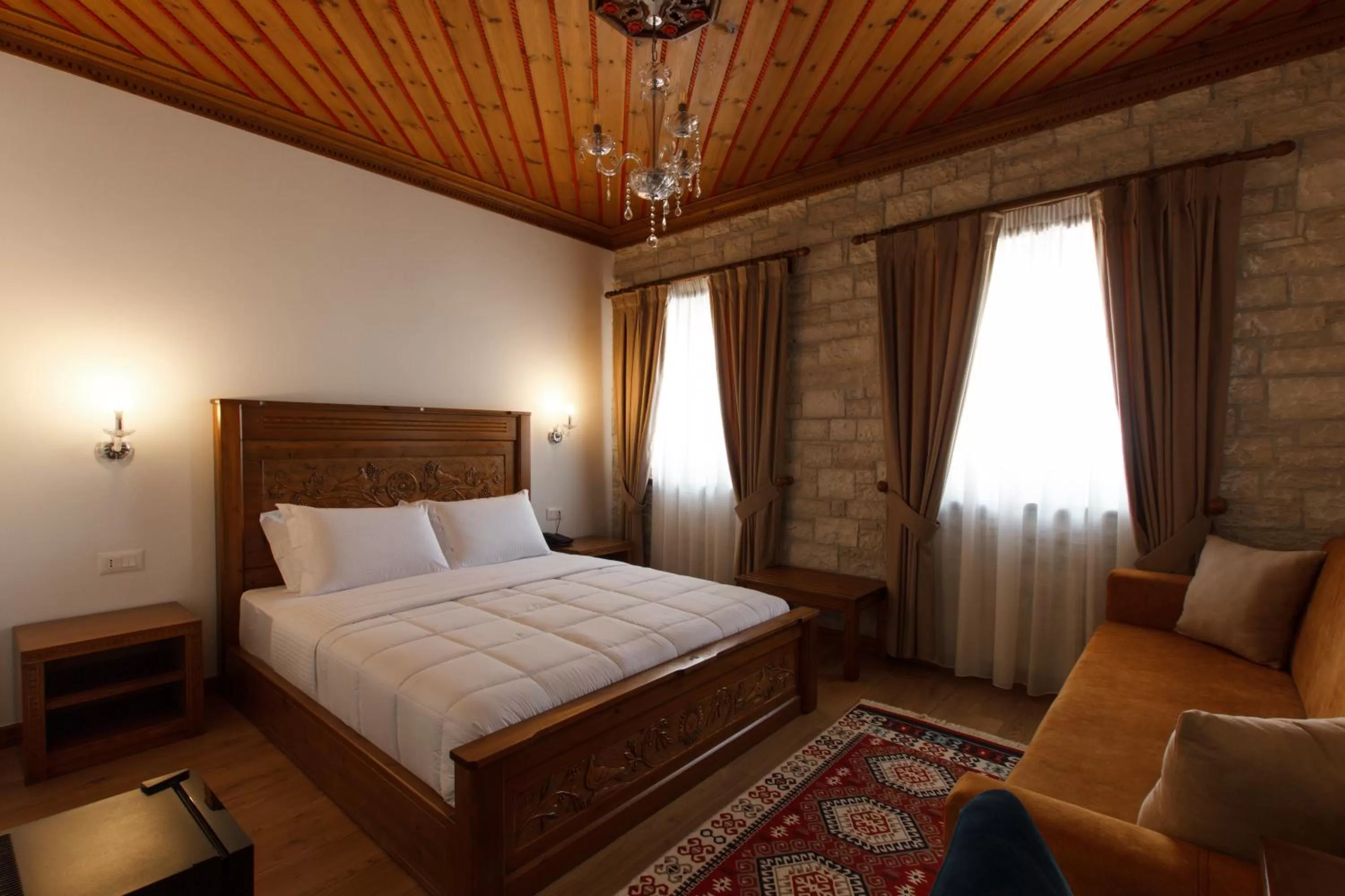 Bedroom, Bed in Rose Garden Hotel