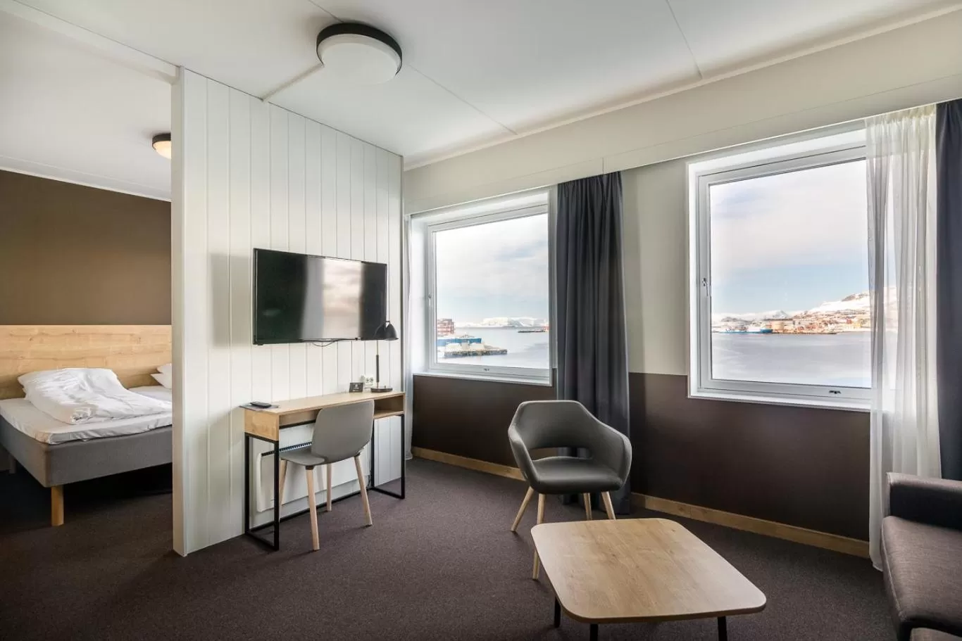 Living room, Bed in Smarthotel Hammerfest