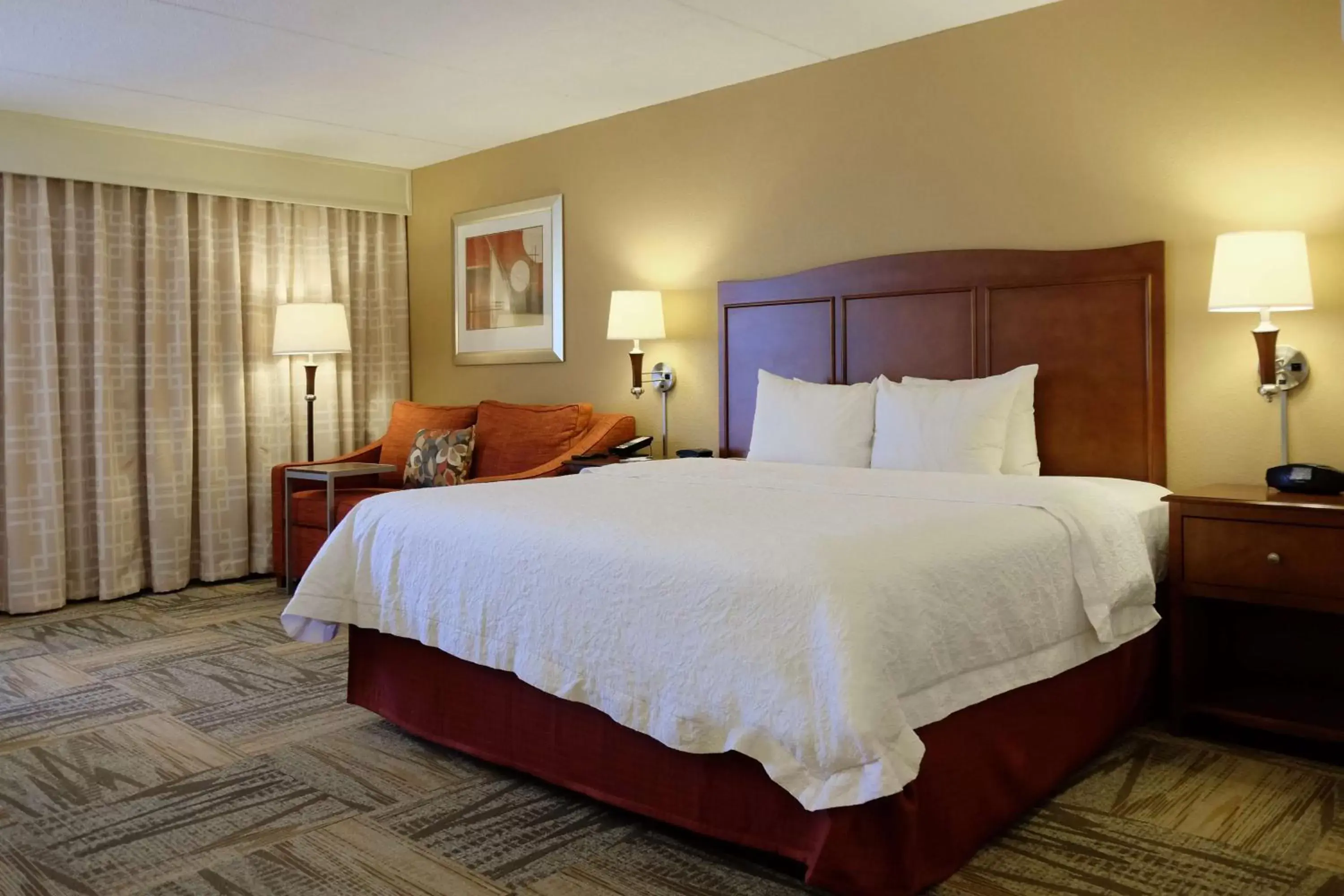 Living room, Bed in Hampton Inn Lima