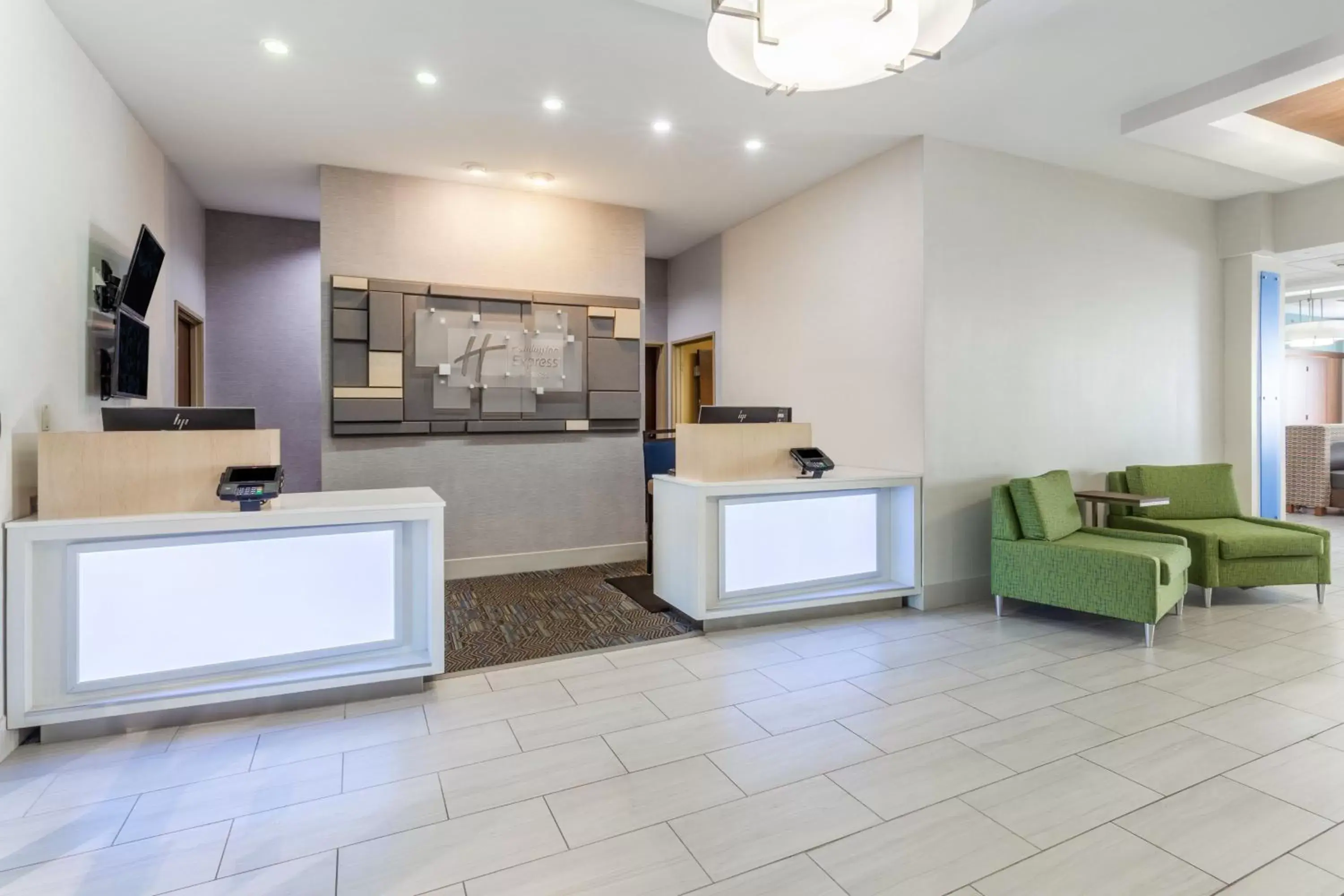 Property building, Lobby/Reception in Holiday Inn Express & Suites White Haven - Poconos, an IHG hotel
