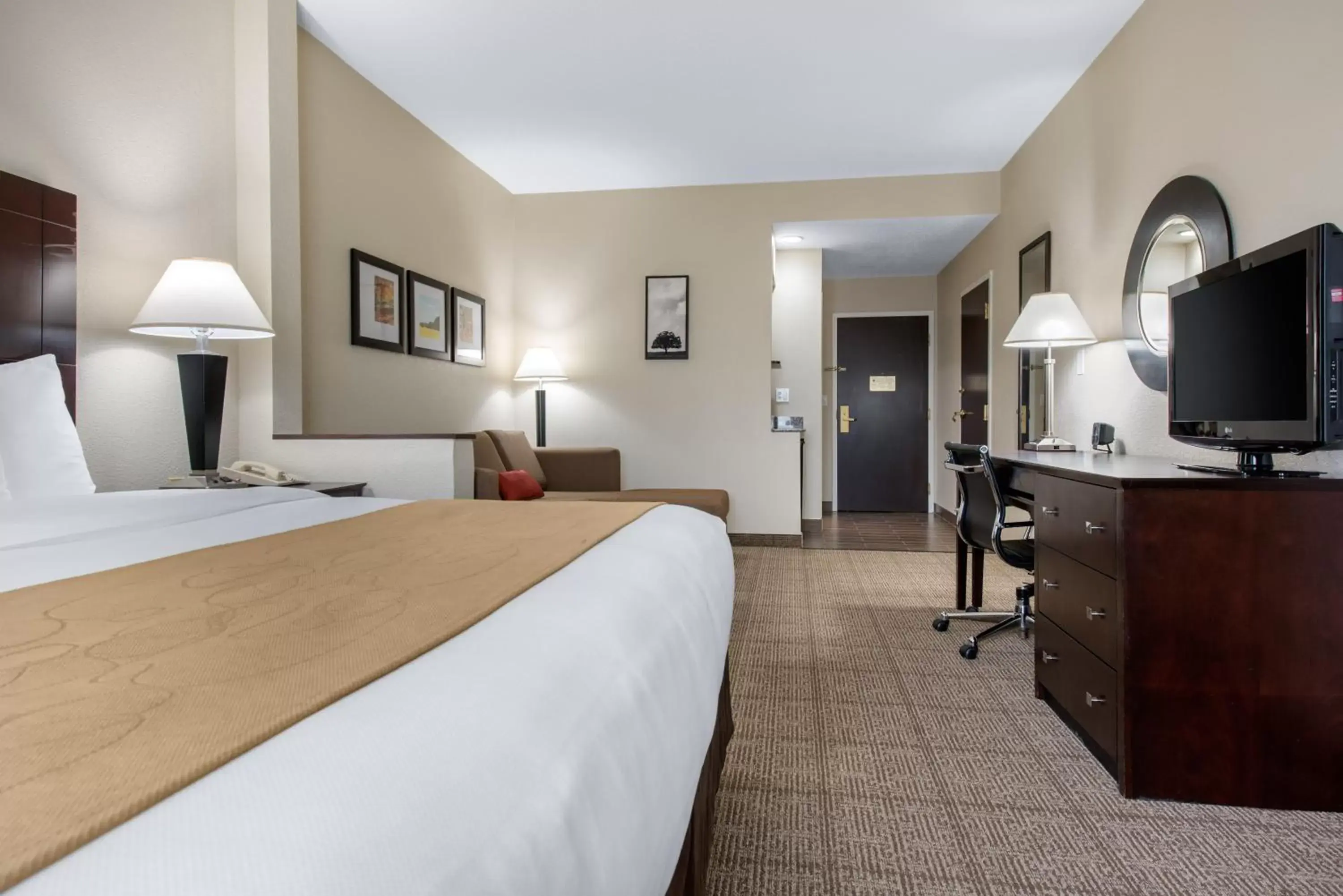 Photo of the whole room, Bed in Comfort Suites Lafayette University Area Photo of the whole room, Bed in Comfort Suites Lafayette University Area