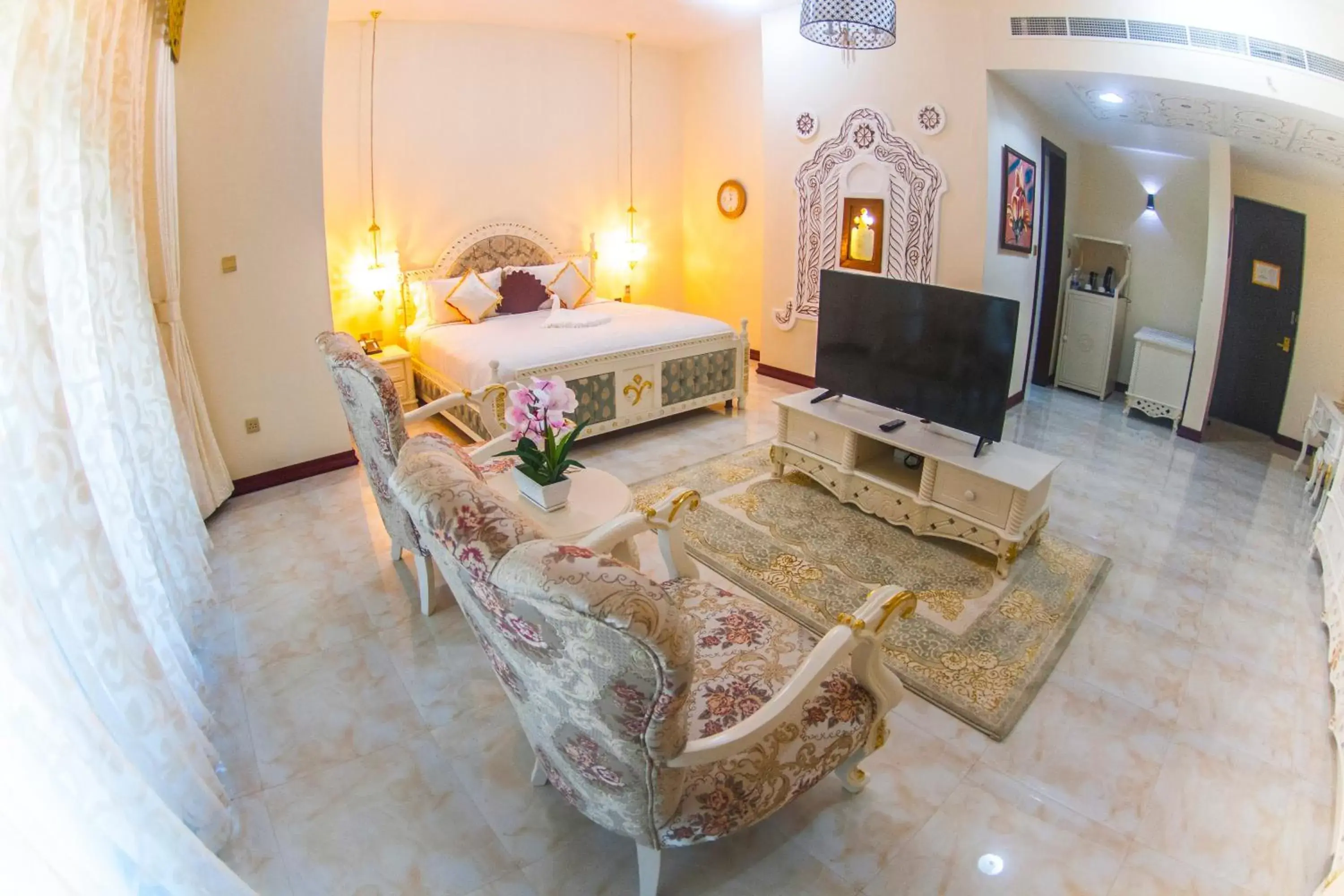 Bed, Seating Area in Madinat Al Bahr Business & Spa Hotel