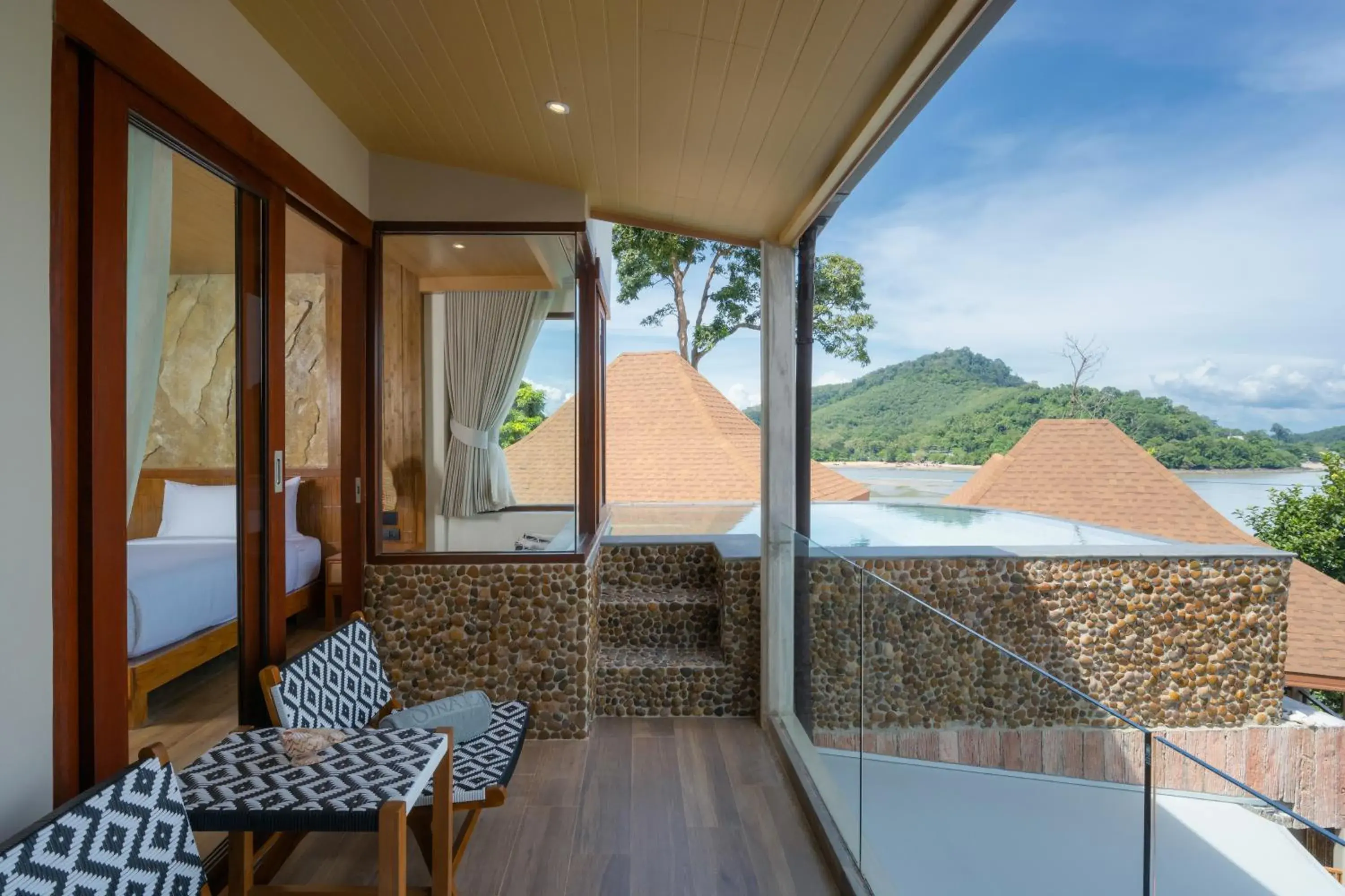 Studio Ocean View Twin Bed in SINAE Phuket Luxury Hotel Studio Ocean View Twin Bed in SINAE Phuket Luxury Hotel