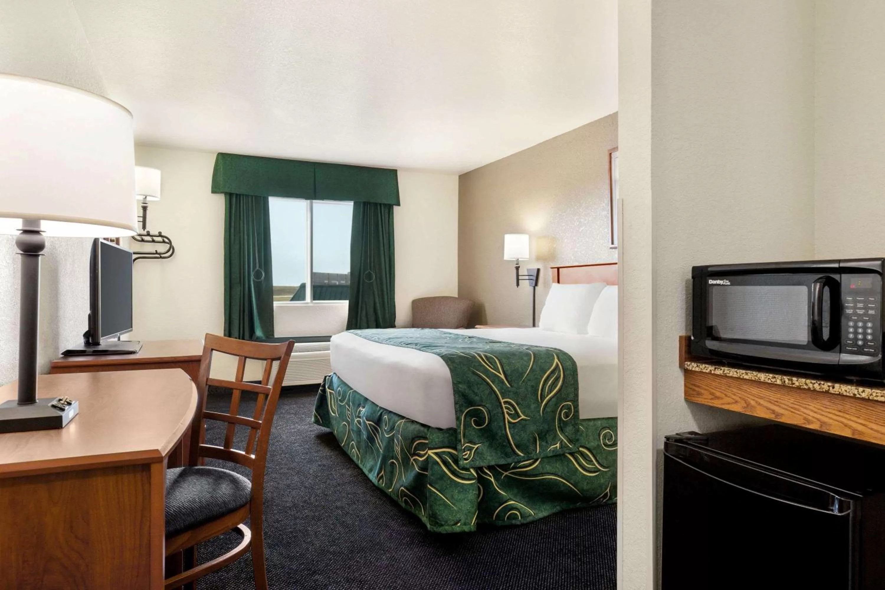Photo of the whole room, Bed in Travelodge by Wyndham North Platte