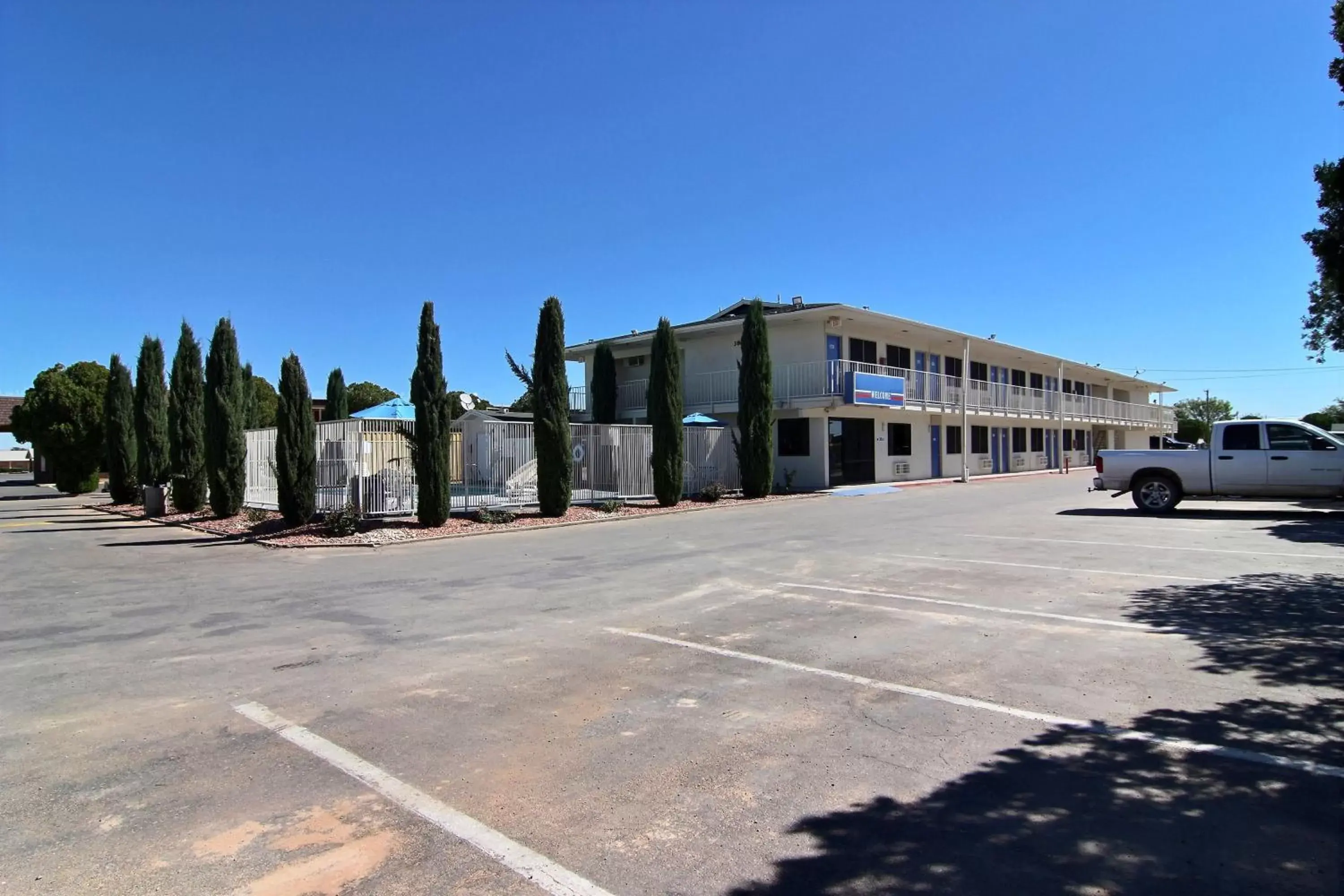 Facade/entrance, Property Building in Motel 6-Carlsbad, NM