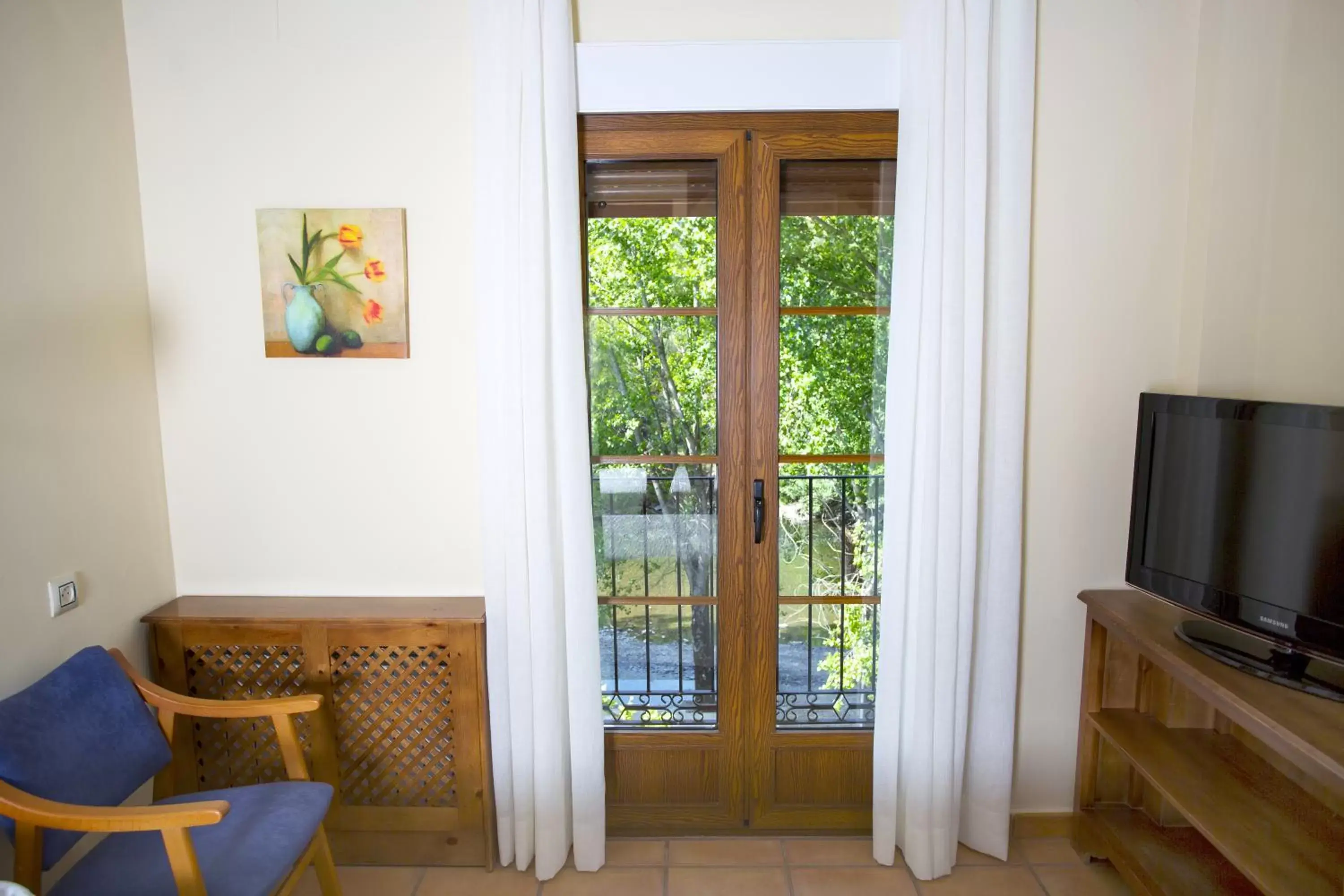 TV and multimedia, Seating Area in Hotel Rural Castúo H CC 656