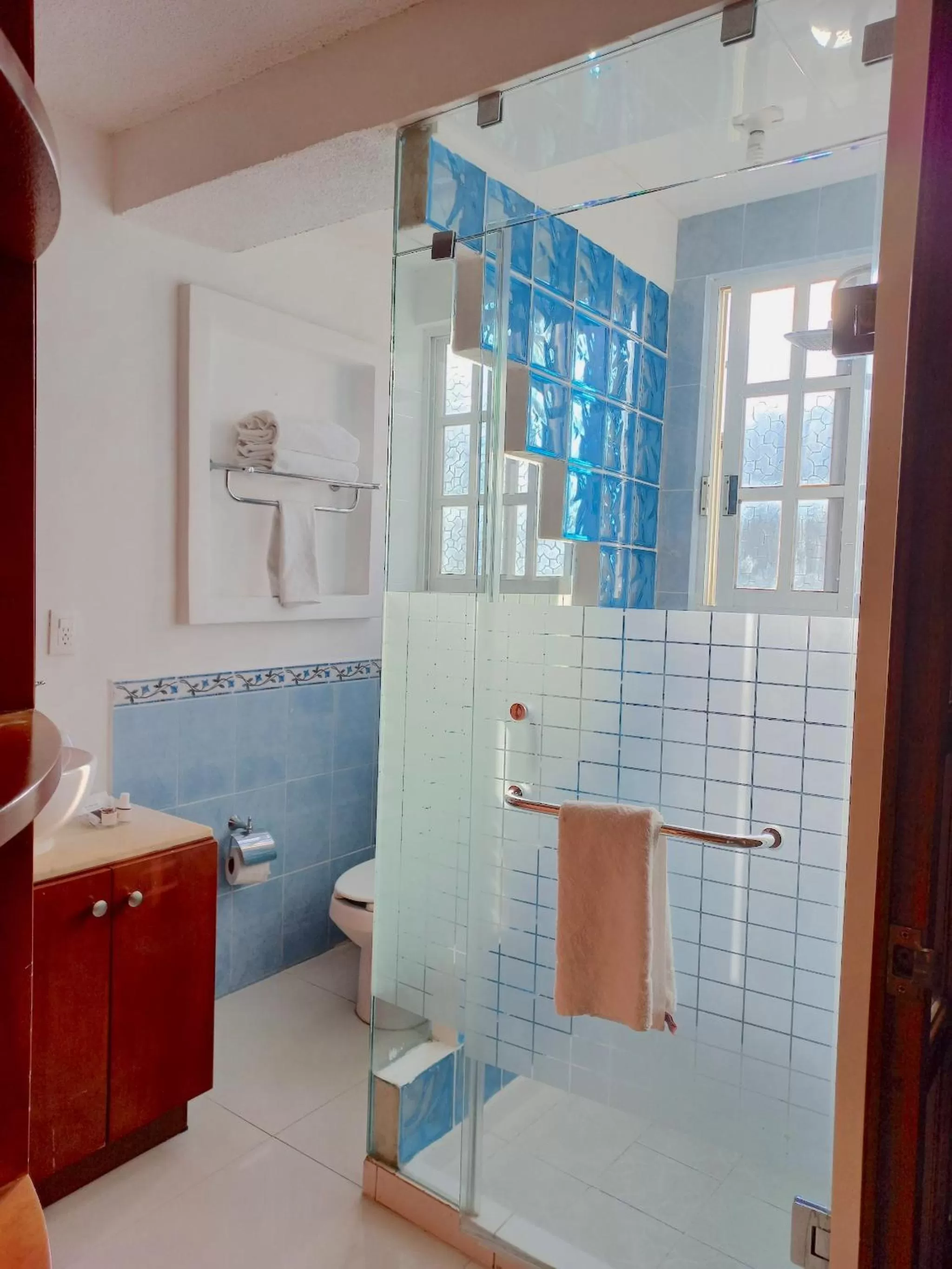 Bathroom in La Aurora Hotel Like Home