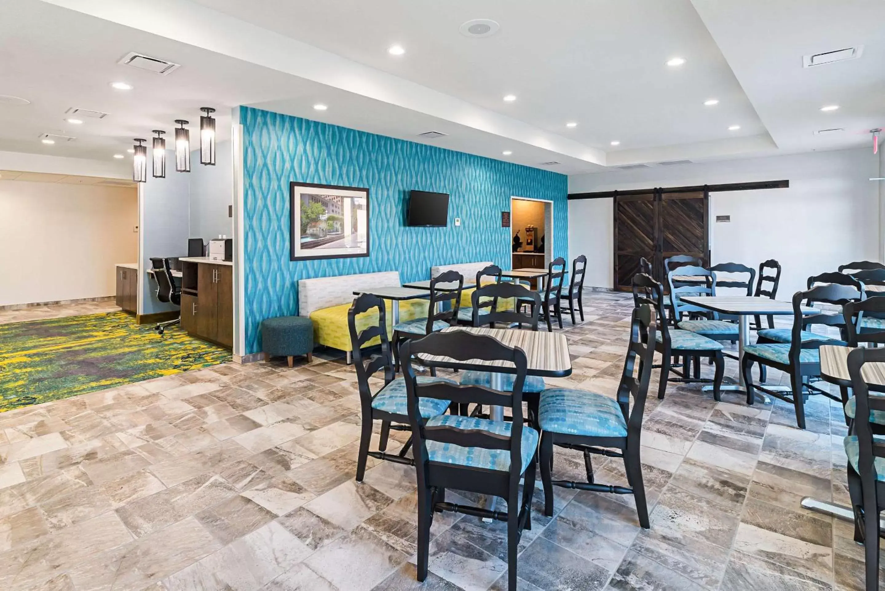 Restaurant/Places to Eat in Comfort Inn & Suites Oklahoma City near Bricktown