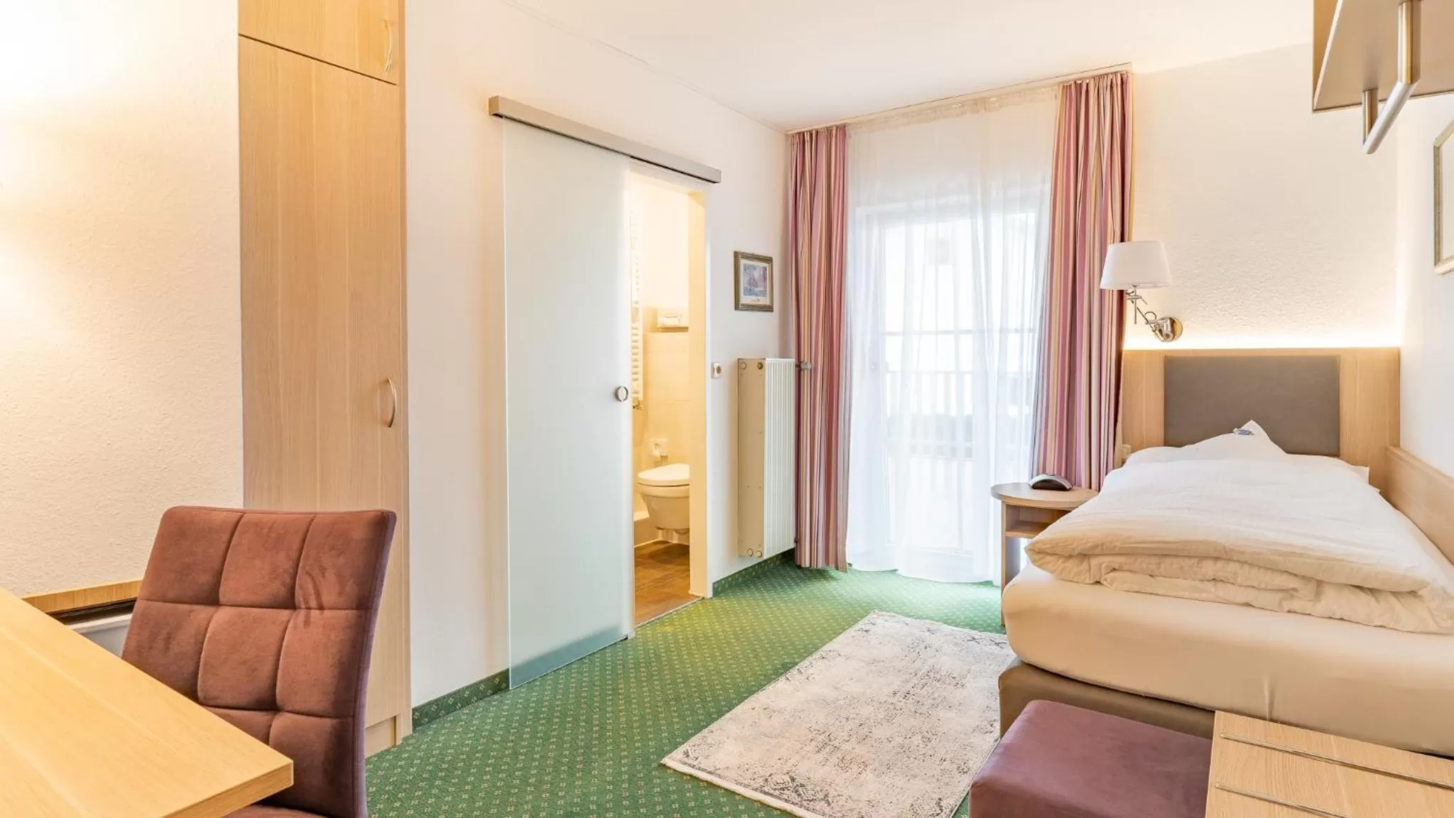 Bed in Hotel Steffl Garni inkl Chiemgau Karte