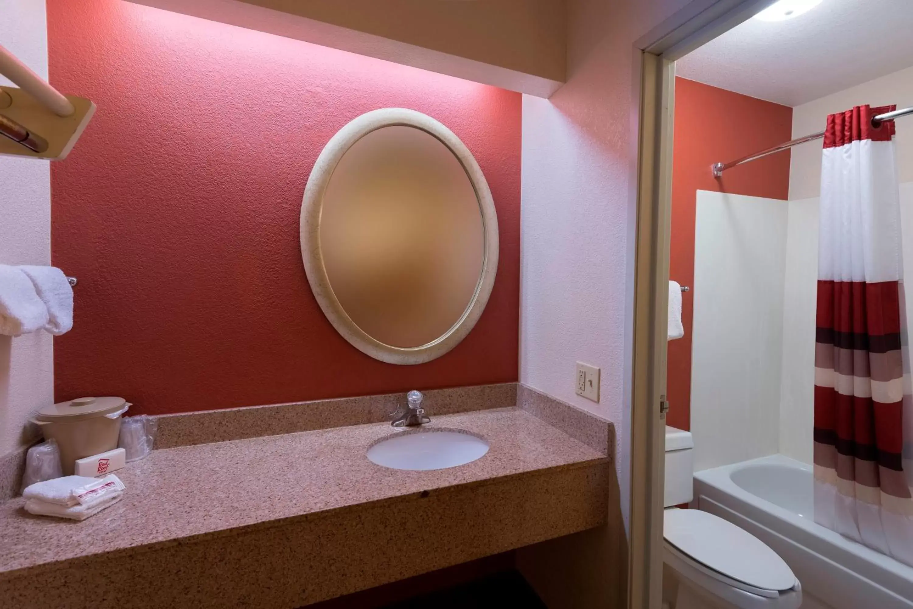 Bathroom in Red Roof Inn San Antonio Airport