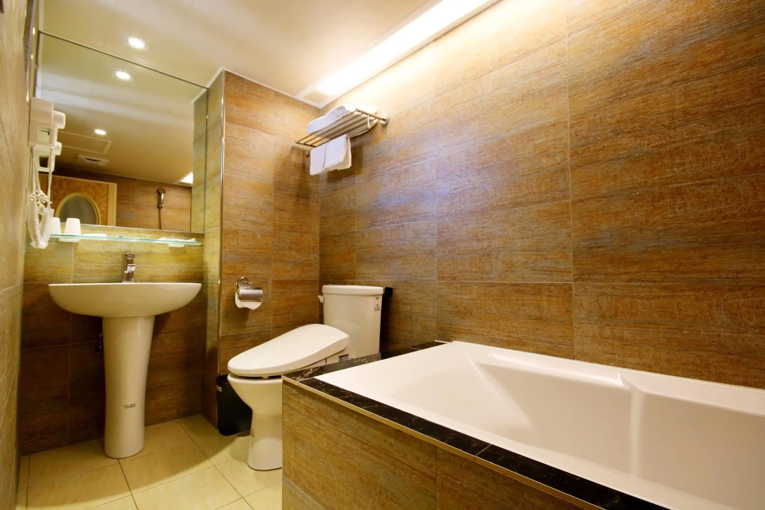 Bathroom in Goldenhome Hotel