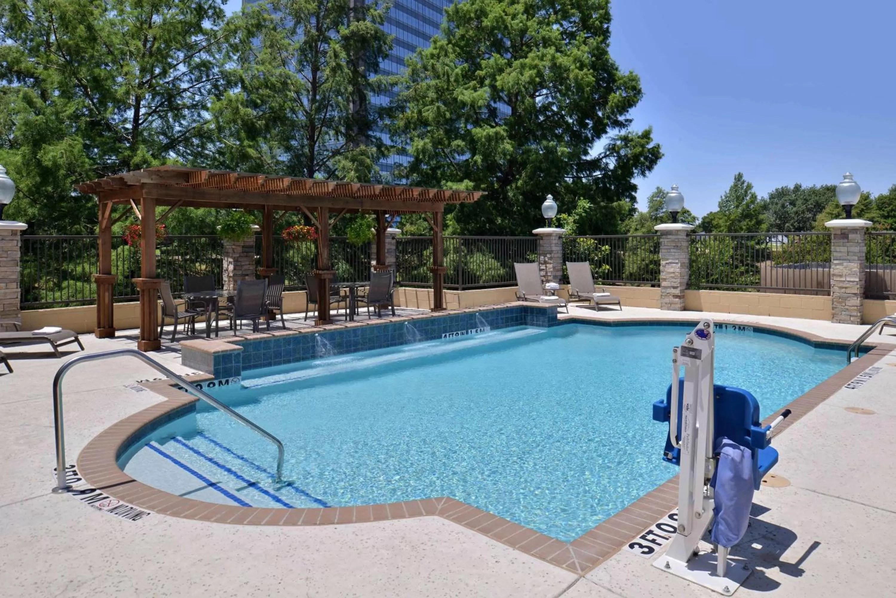 Pool view in Hampton Inn & Suites Dallas Market Center