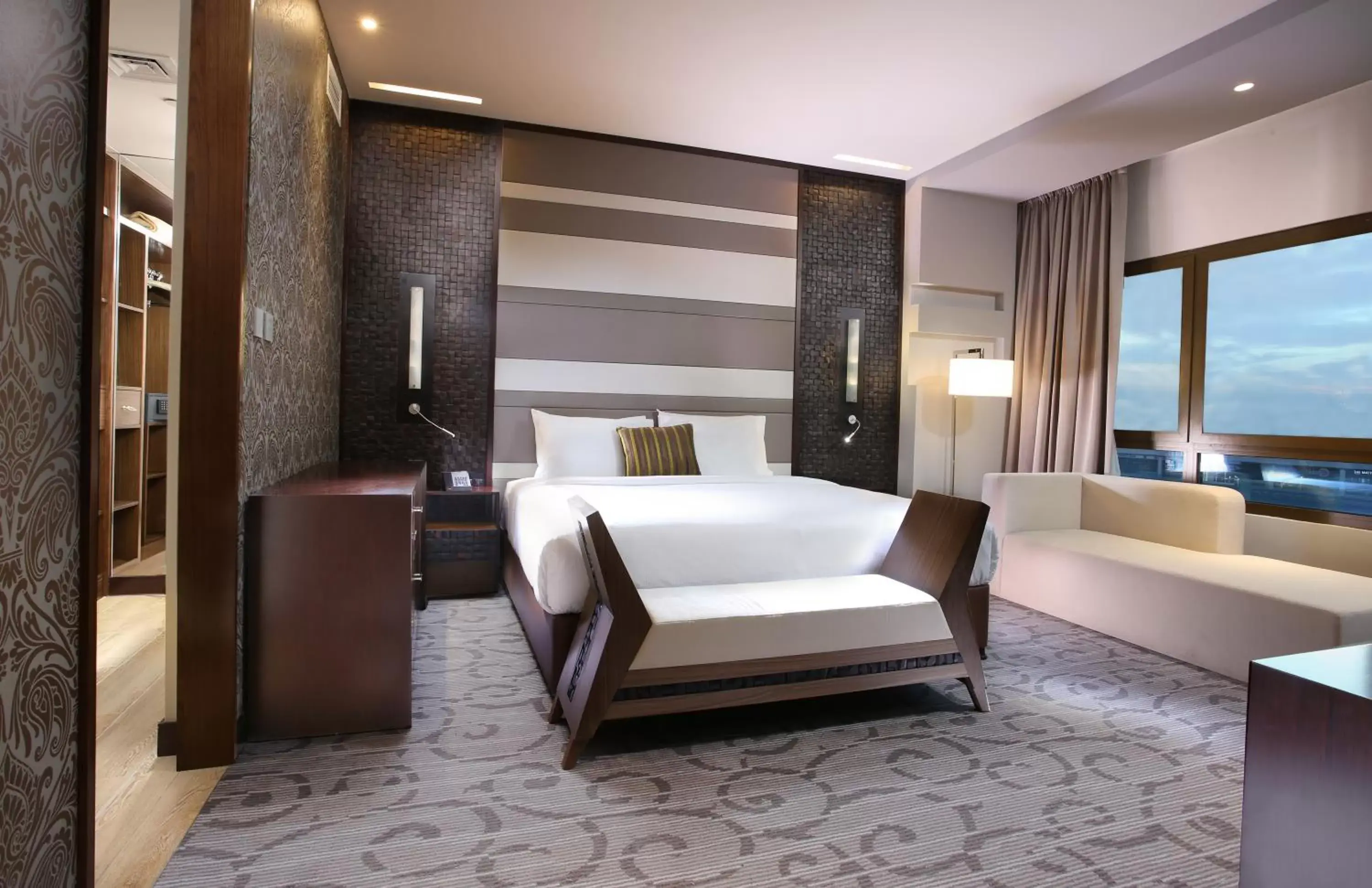 Bedroom in Metropolitan Hotel Dubai