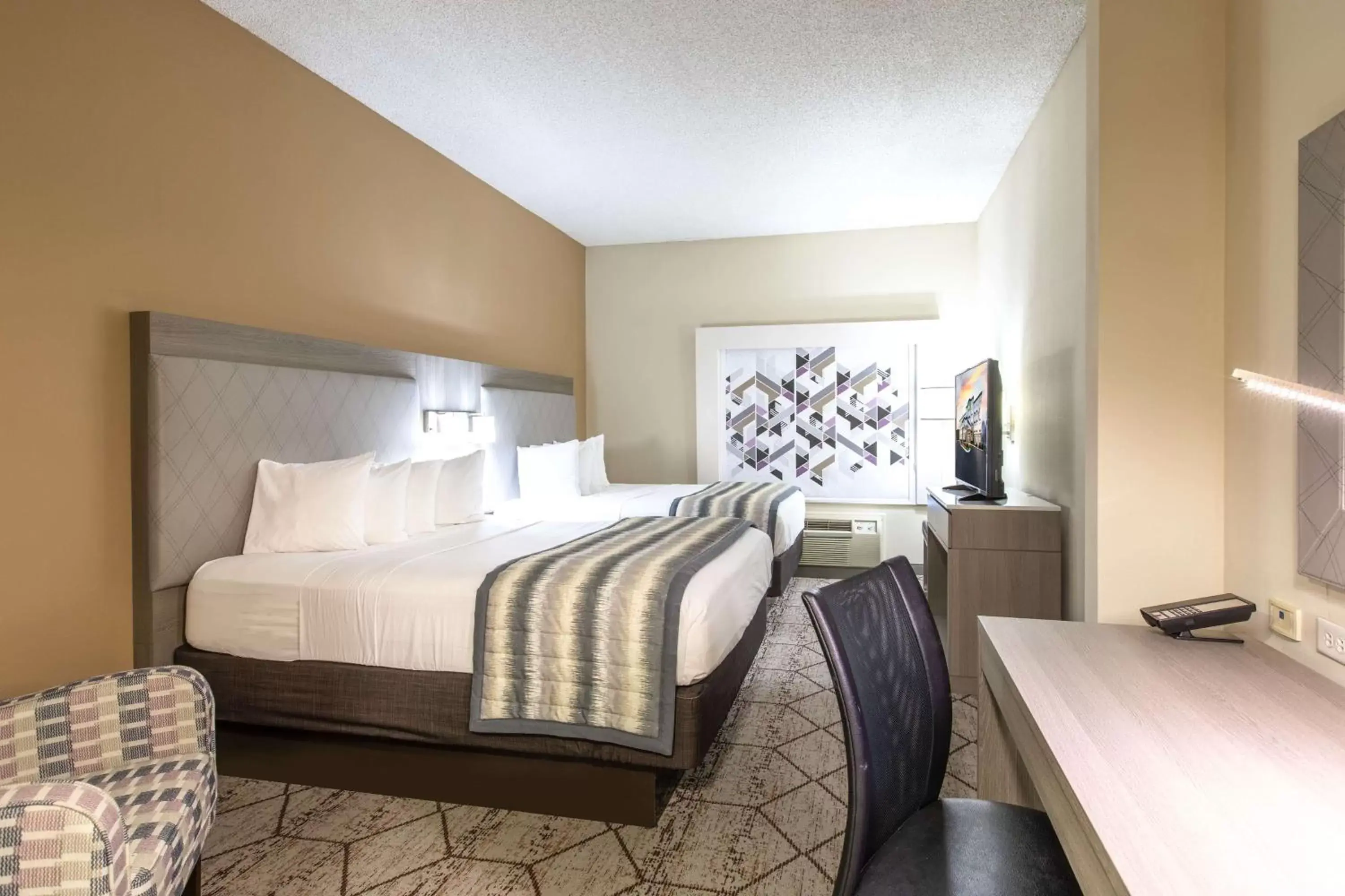 Photo of the whole room, Bed in Wingate by Wyndham Charlotte Concord Mills/Speedway